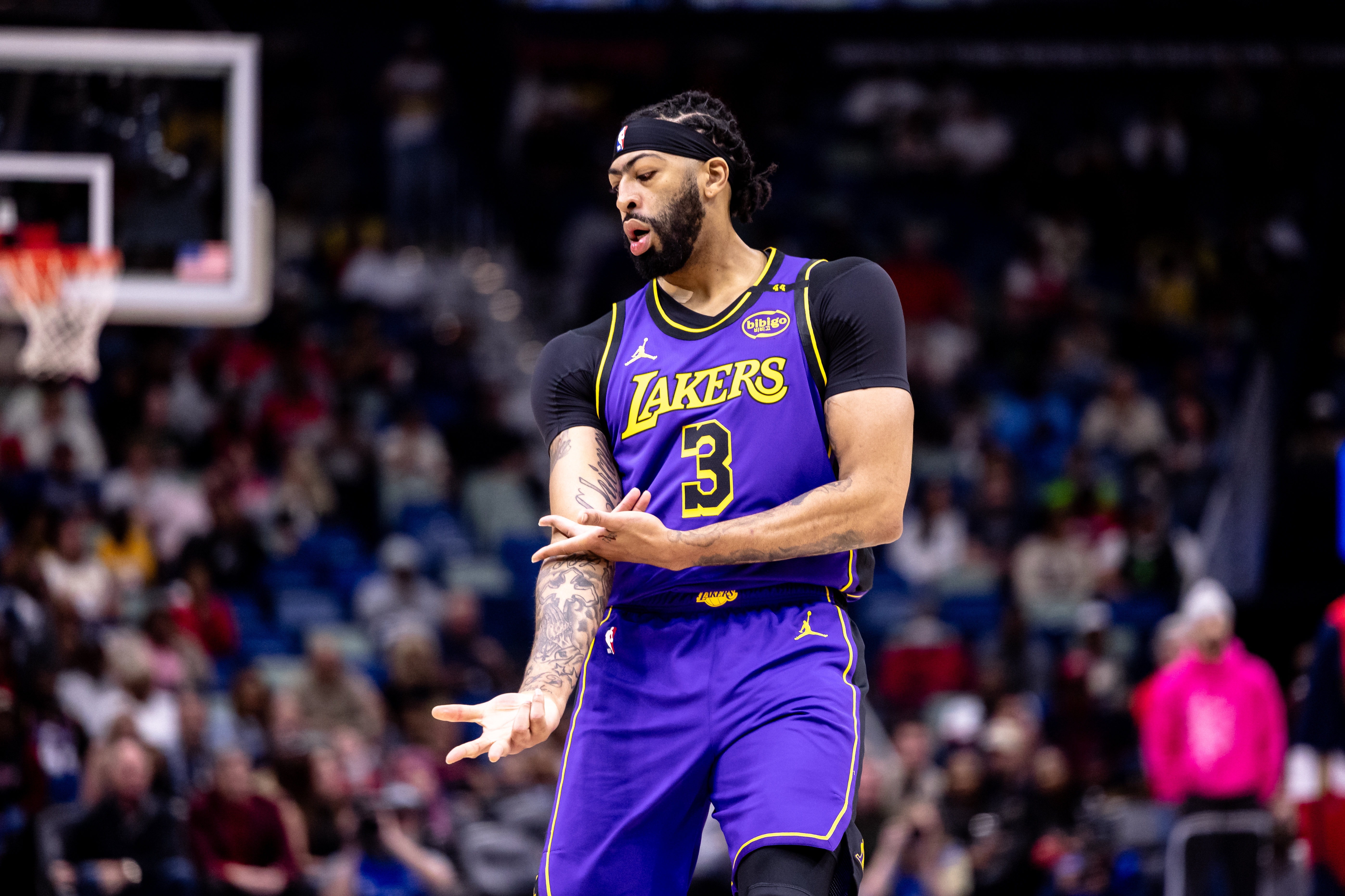  一切太突然了！濃眉對(duì)陣76人傷退成為了他在湖人謝幕演出