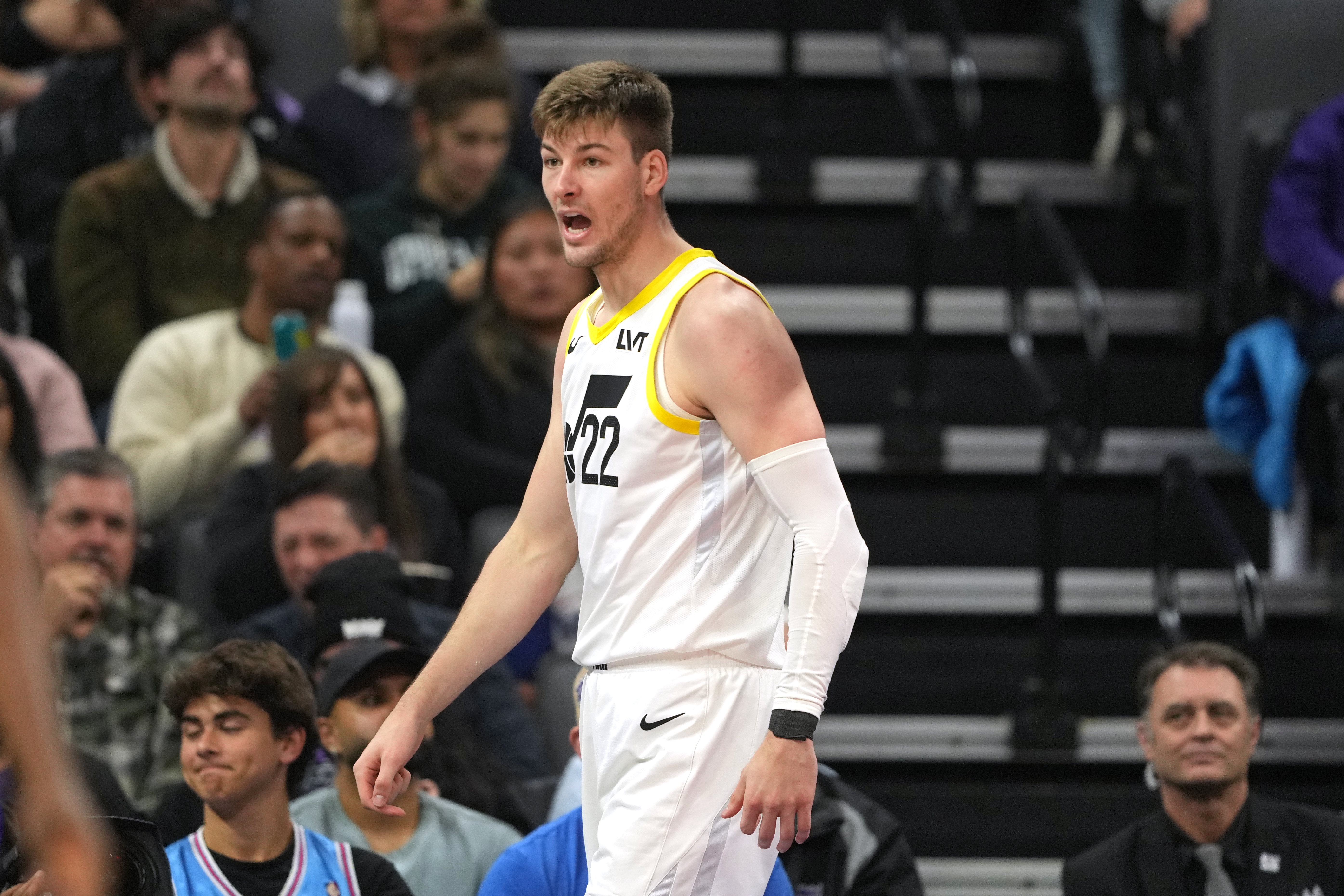  打出來了？32號秀菲利波夫斯基11中6&三分4中4砍20分11板5助2斷