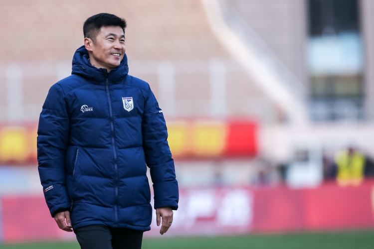  李國(guó)旭：泰山隊(duì)是學(xué)習(xí)的榜樣和目標(biāo)，要用整體防守限制對(duì)方外援