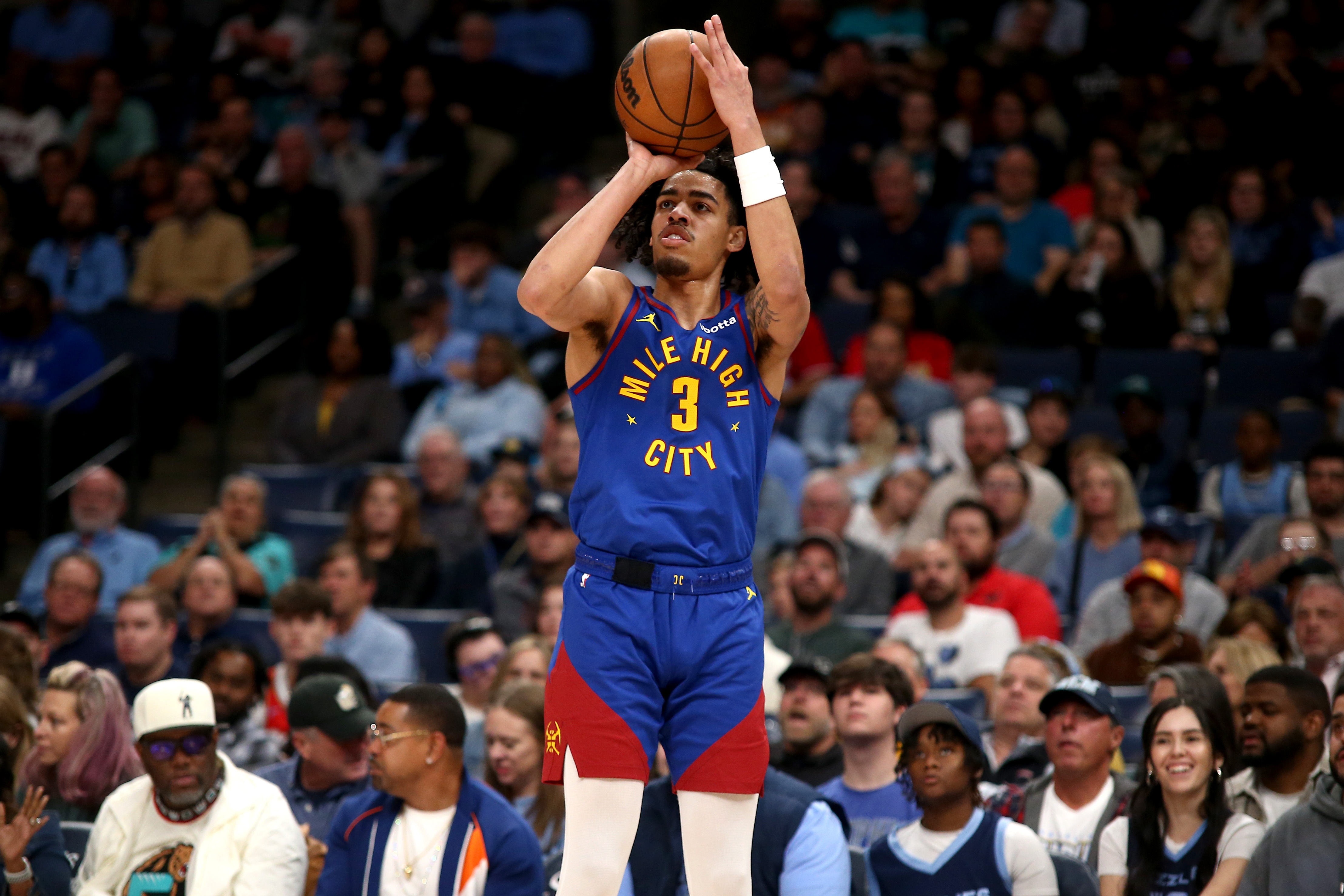  替補(bǔ)火力點(diǎn)！斯特勞瑟10中5&4記三分拿下16分4板2助 正負(fù)值+15