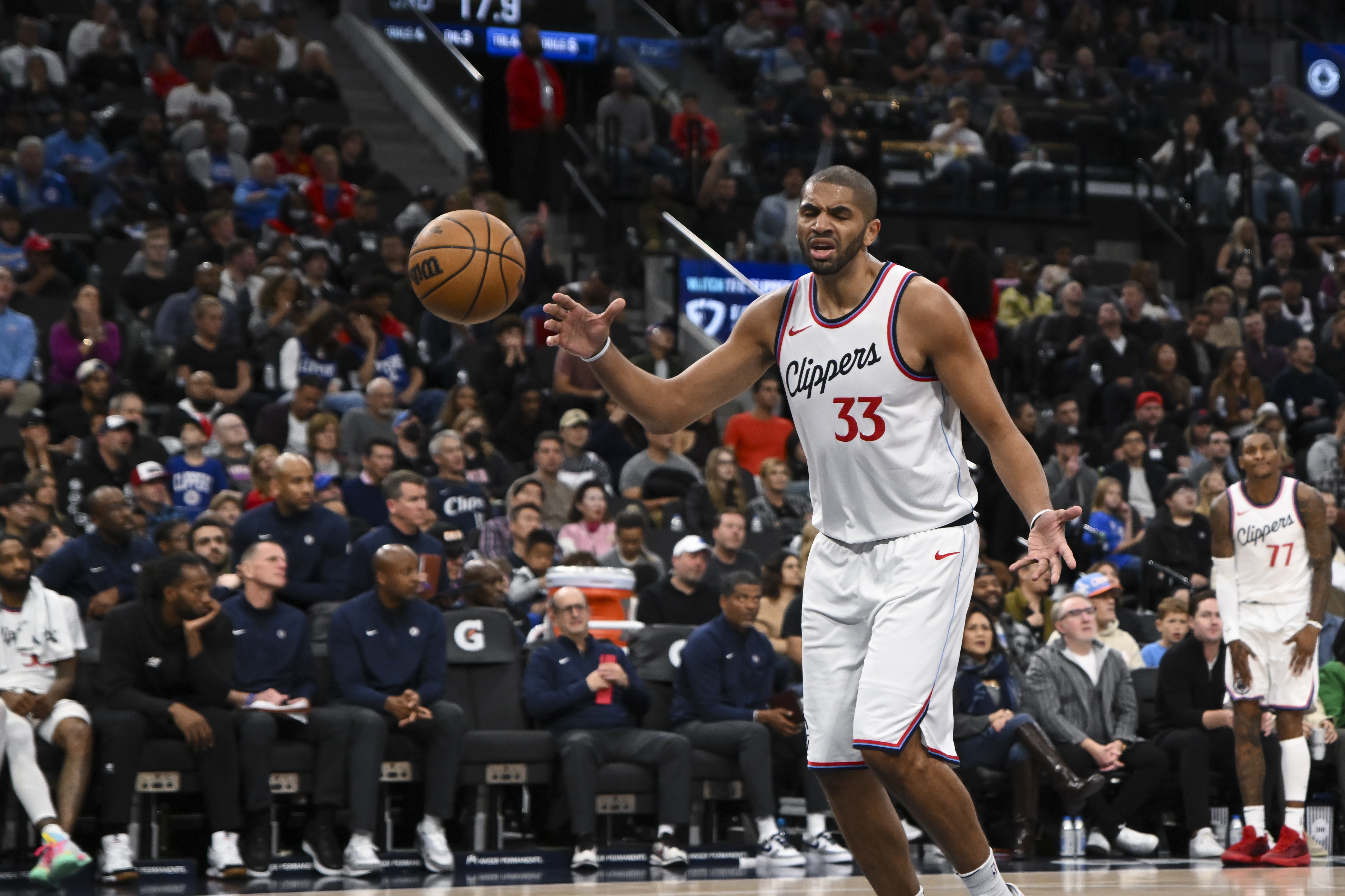  萬金油！巴圖姆17分鐘貢獻(xiàn)3分5板3助 正負(fù)值+7