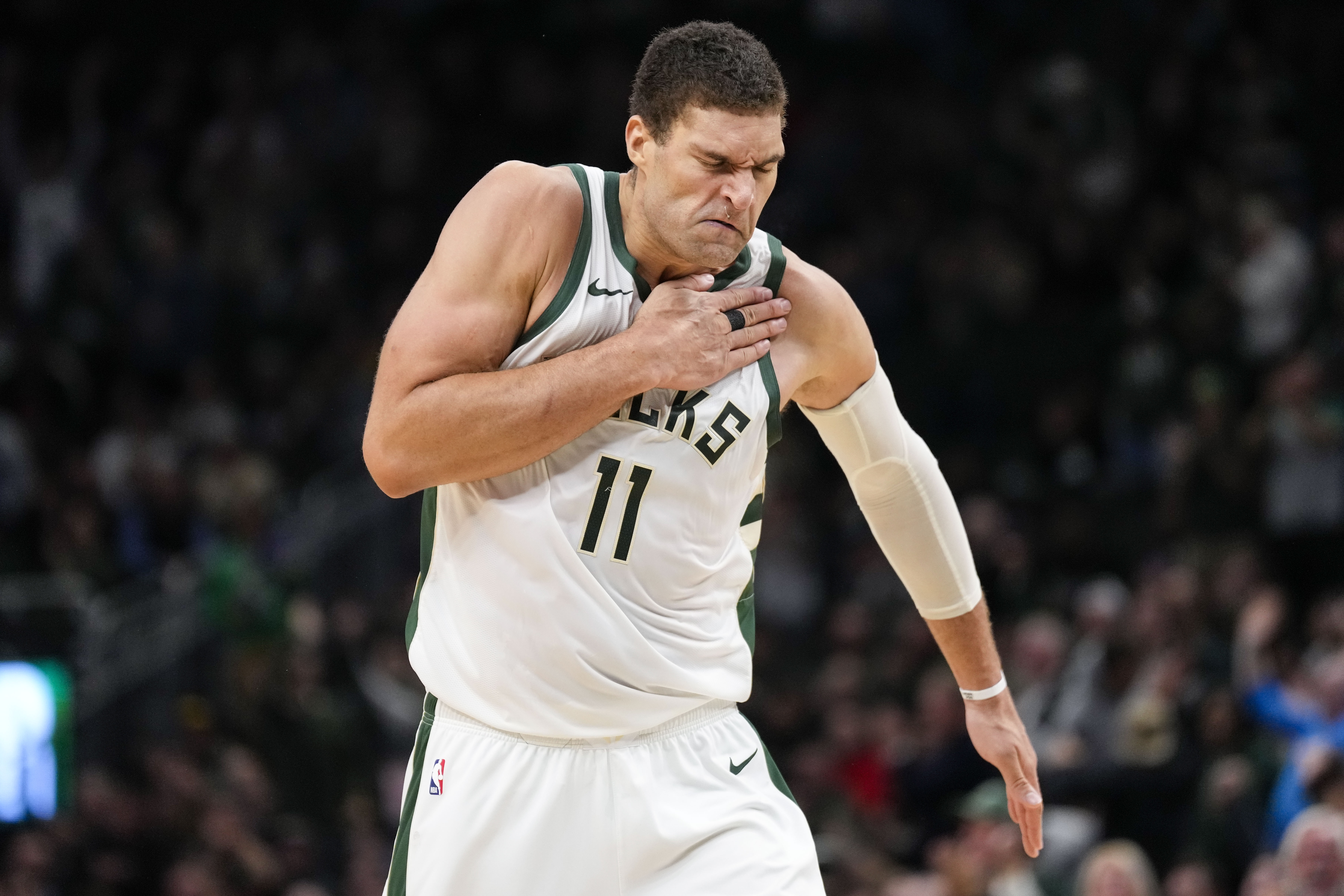  有高度優(yōu)勢(shì)！大洛佩斯半場(chǎng)6中5高效拿下13分2板3助1斷2帽