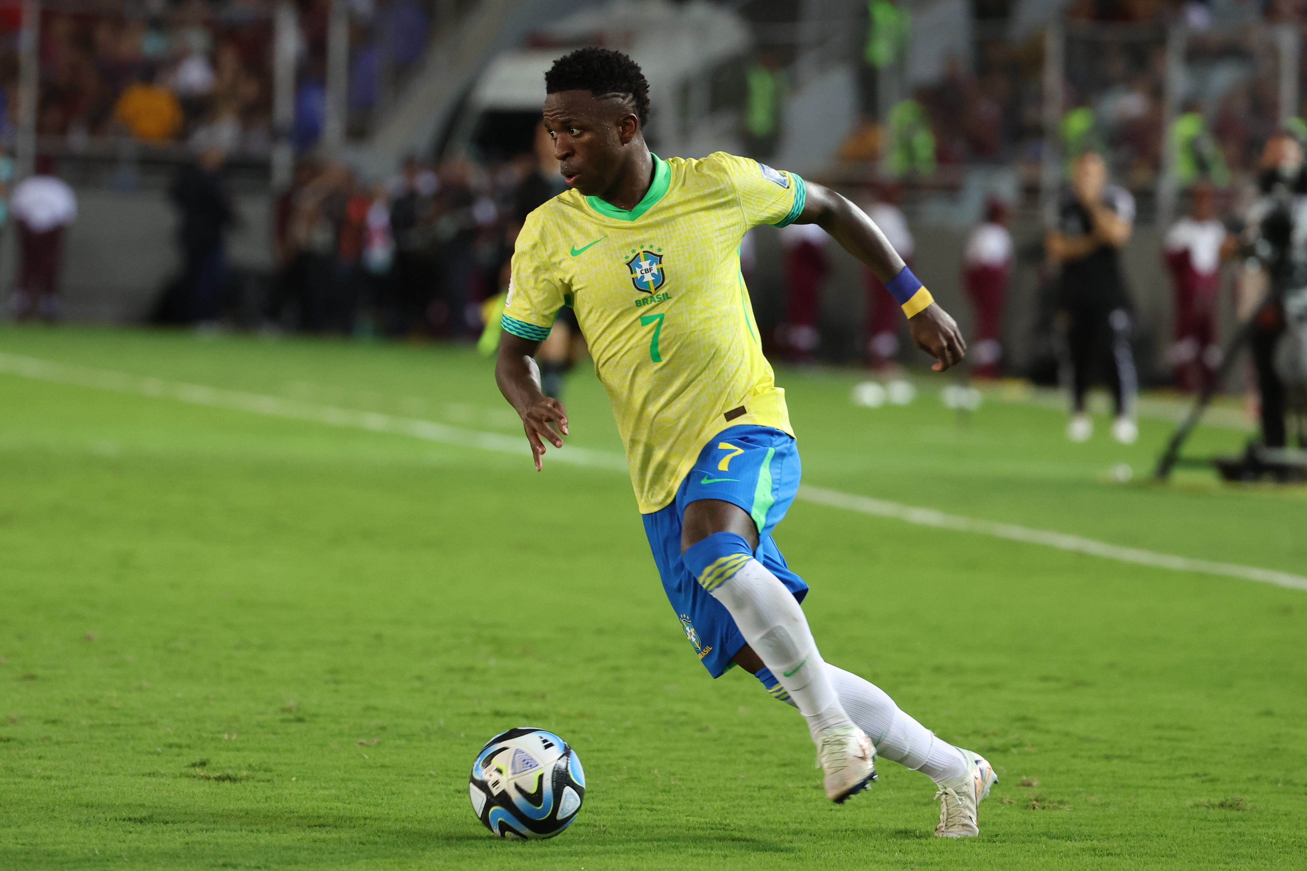  98分21秒！維尼修斯攻入南美世預(yù)賽第二晚制勝進(jìn)球