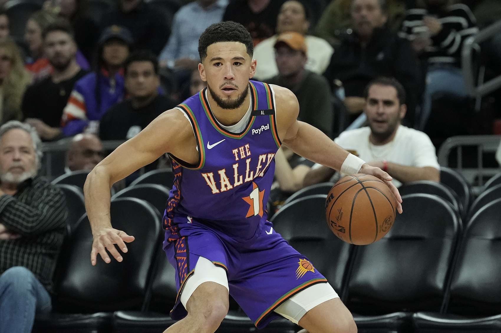  布登談布克加冕得分王：布克是太陽(yáng)隊(duì)史最佳球員 可能沒(méi)有之一