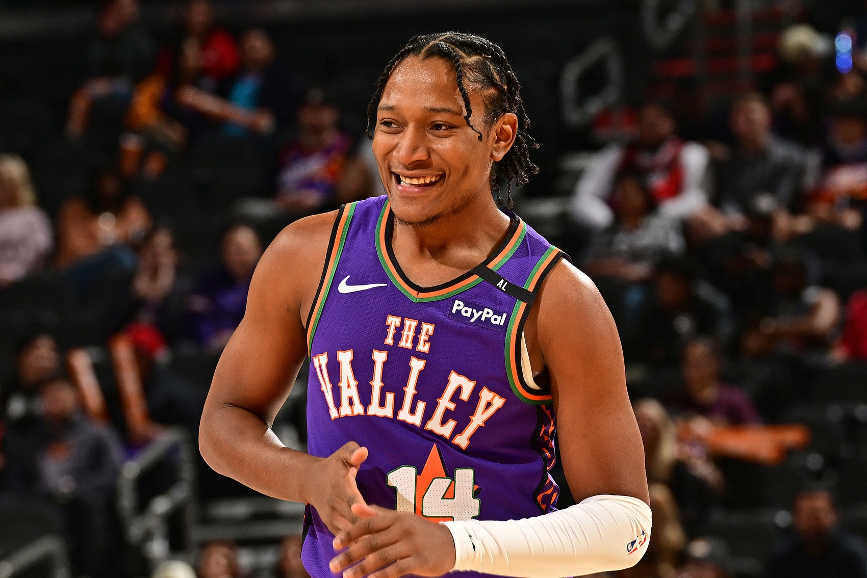  鐵麻了！泰泰-華盛頓8中1&三分6中0得2分3板3助 多次大空位投丟