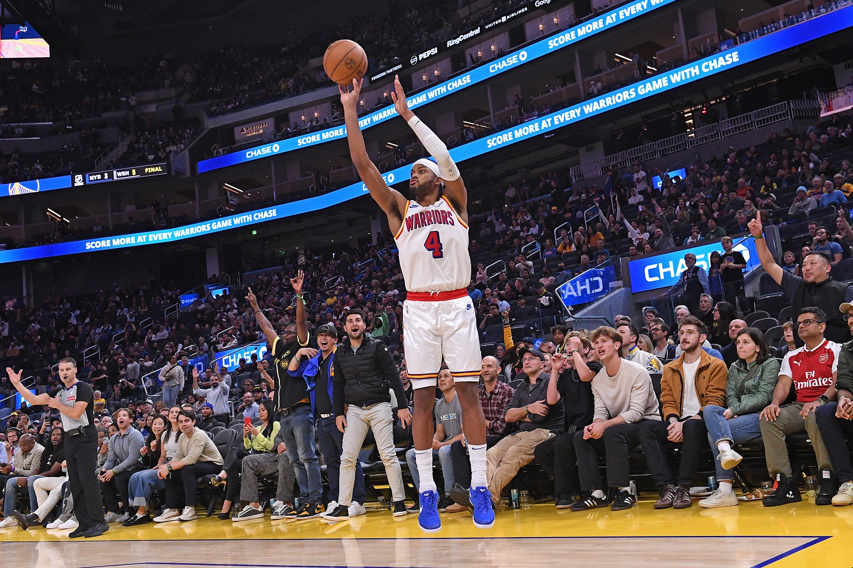  自信滿滿！穆迪上半場(chǎng)6中4得到11分2板2助 三分5中3