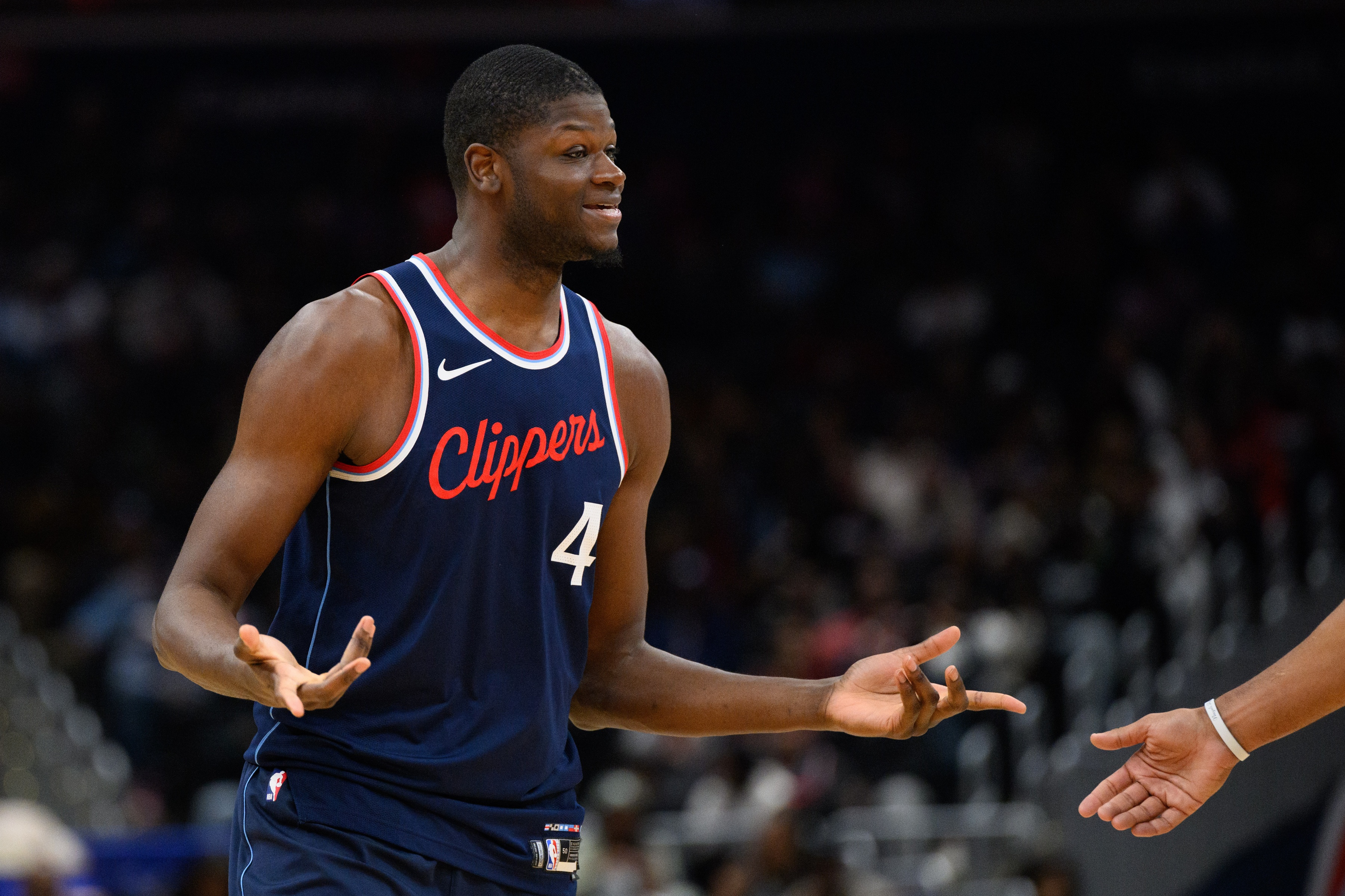  給席菲諾交易騰位置！爵士官方：球隊(duì)已經(jīng)正式裁掉中鋒班巴