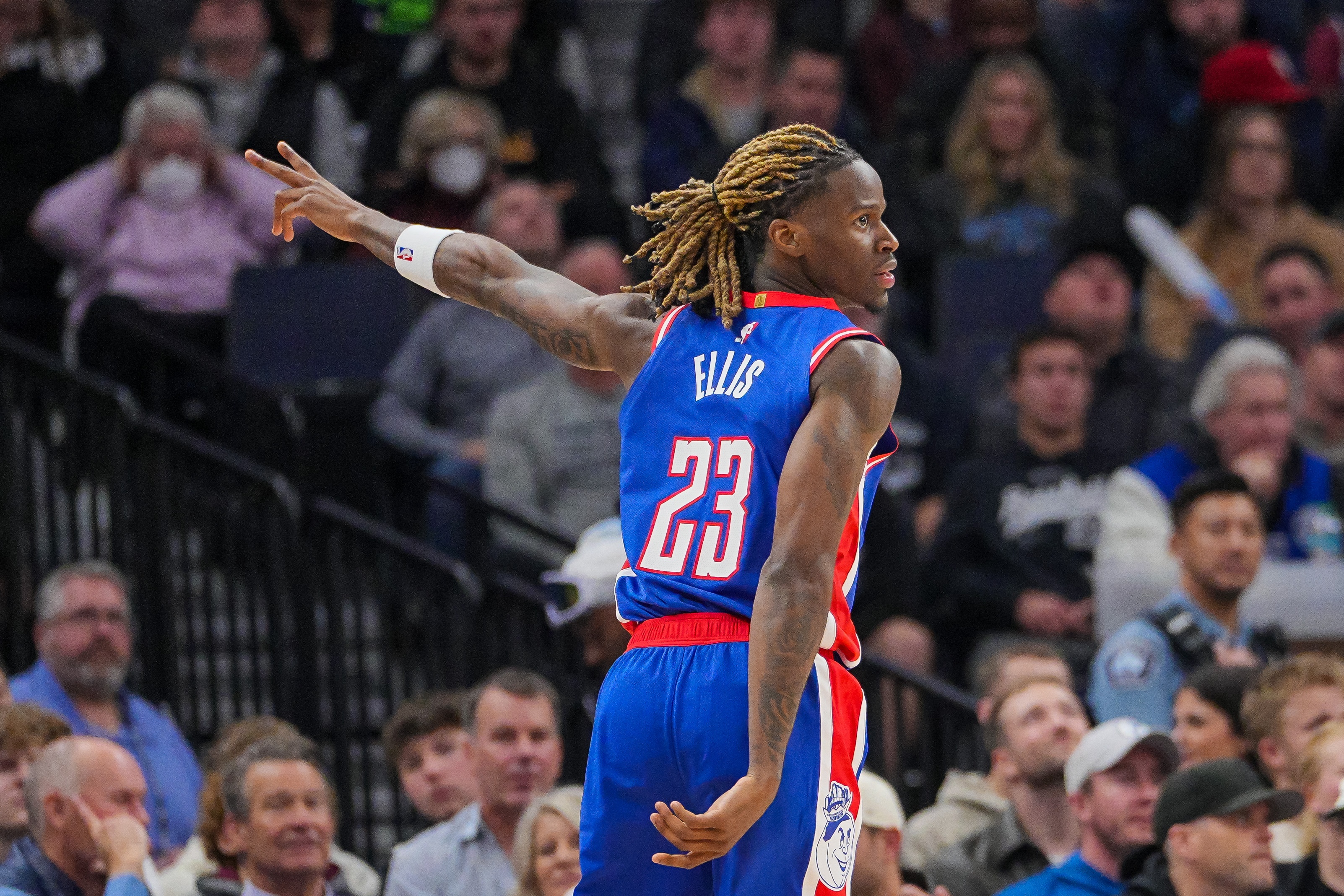  手感滾燙！埃利斯14中10&三分11中7拿到全隊最高27分 正負(fù)值+11