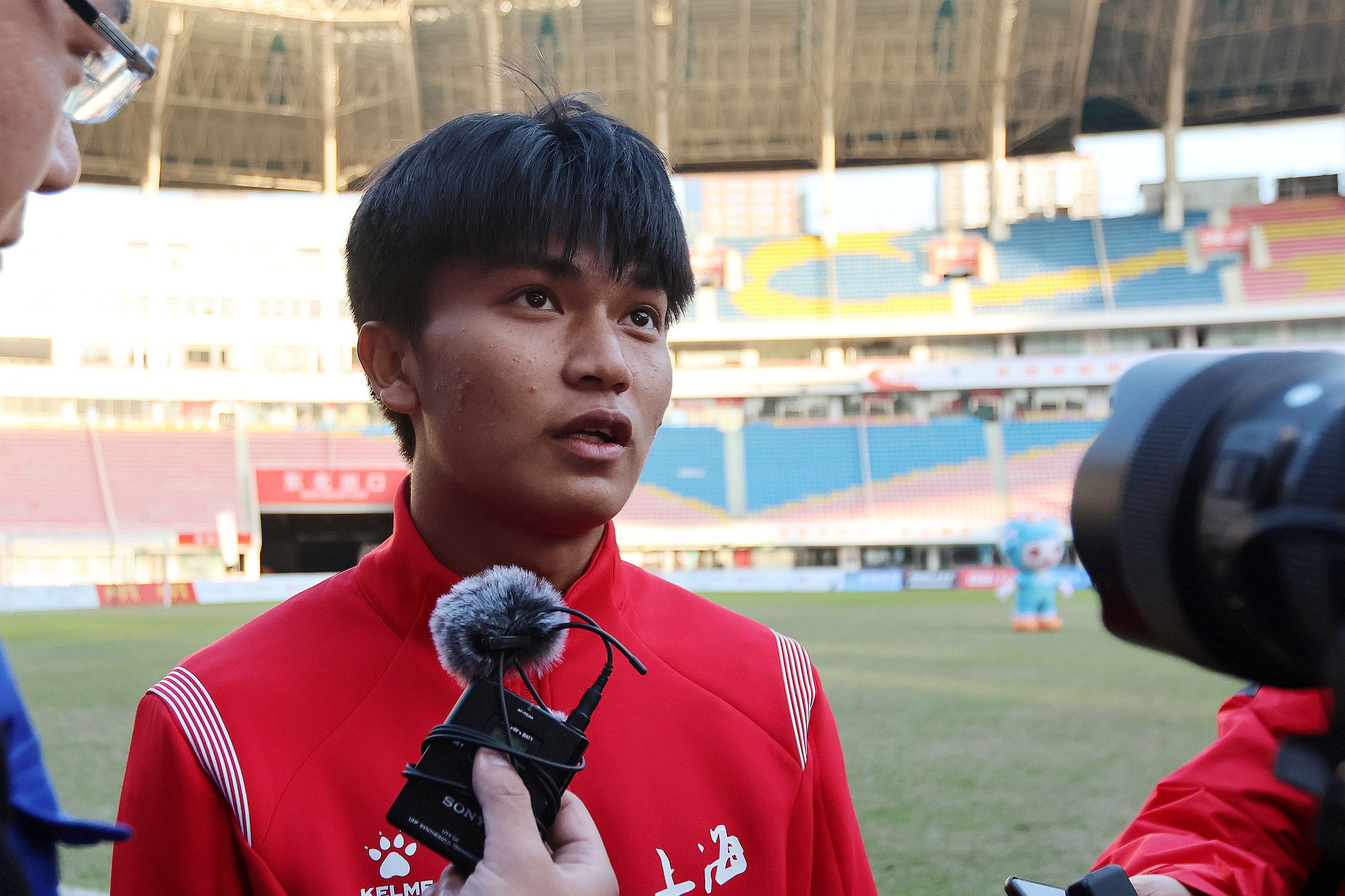  滬媒介紹蒯紀聞：三大球運動會5場9球，徐根寶稱其比武磊更全面