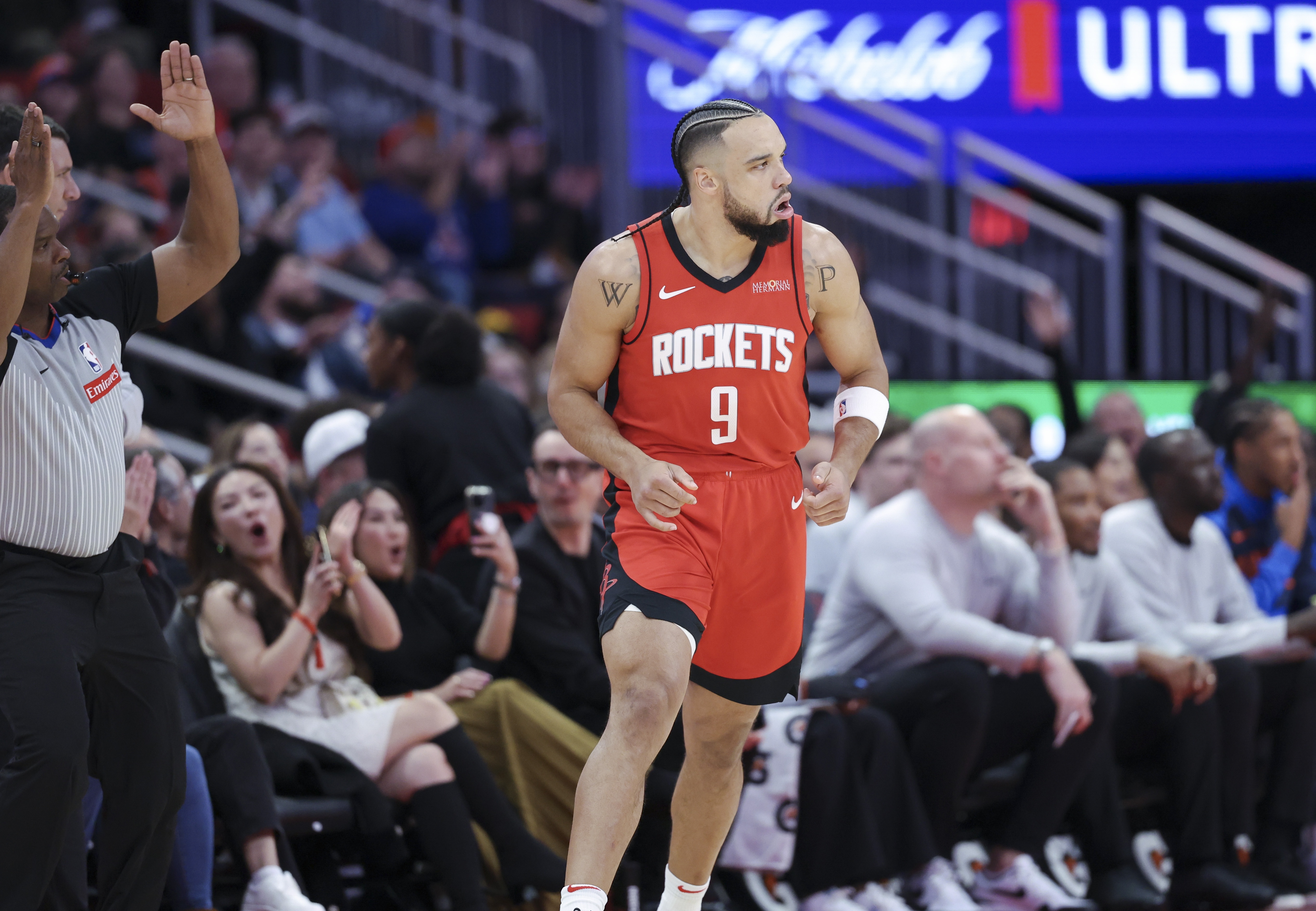  關(guān)鍵犯規(guī)送兩罰！狄龍17中9拿下22分2板 拼到六犯