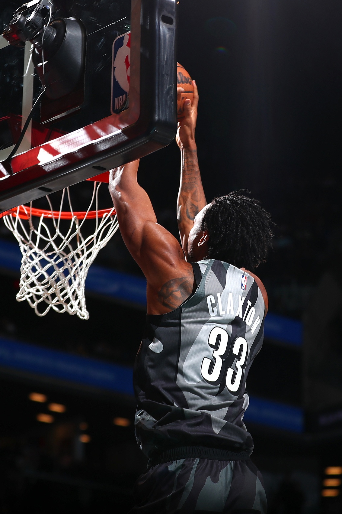  后續(xù)補(bǔ)強(qiáng)？網(wǎng)記：湖人詢問了中鋒夏普的情況 克拉克斯頓也可交易