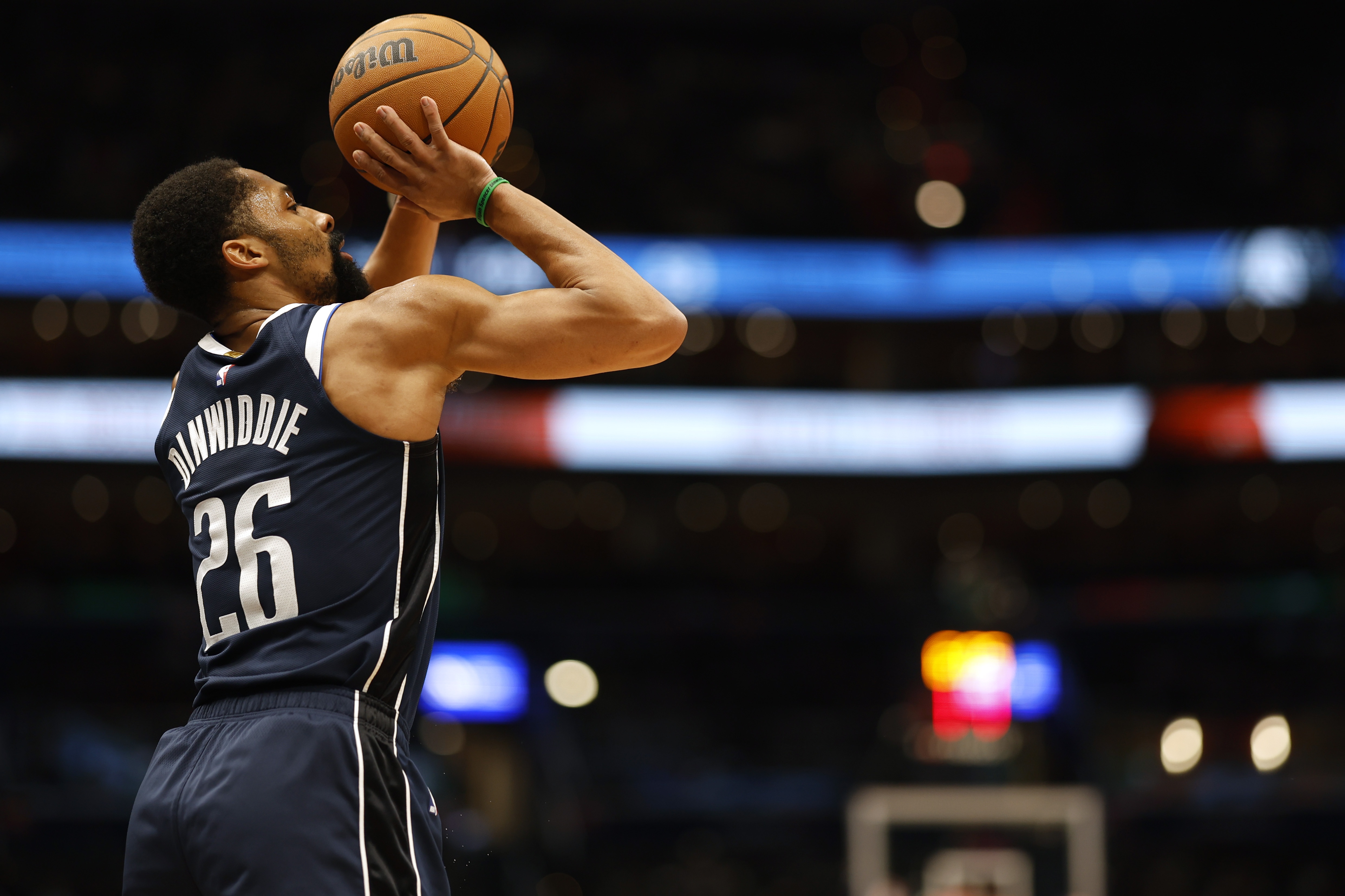  丁局穩(wěn)！丁威迪13中6得18分3板6助 最后時刻兩罰全中鎖定勝局