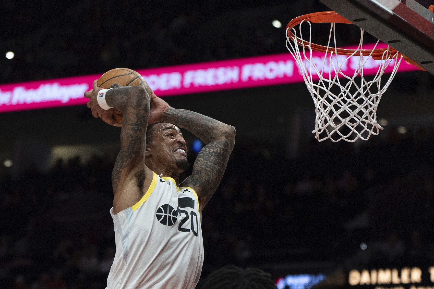  翻江倒海！約翰-科林斯屢獻暴扣 全場9中8拿到19分6板