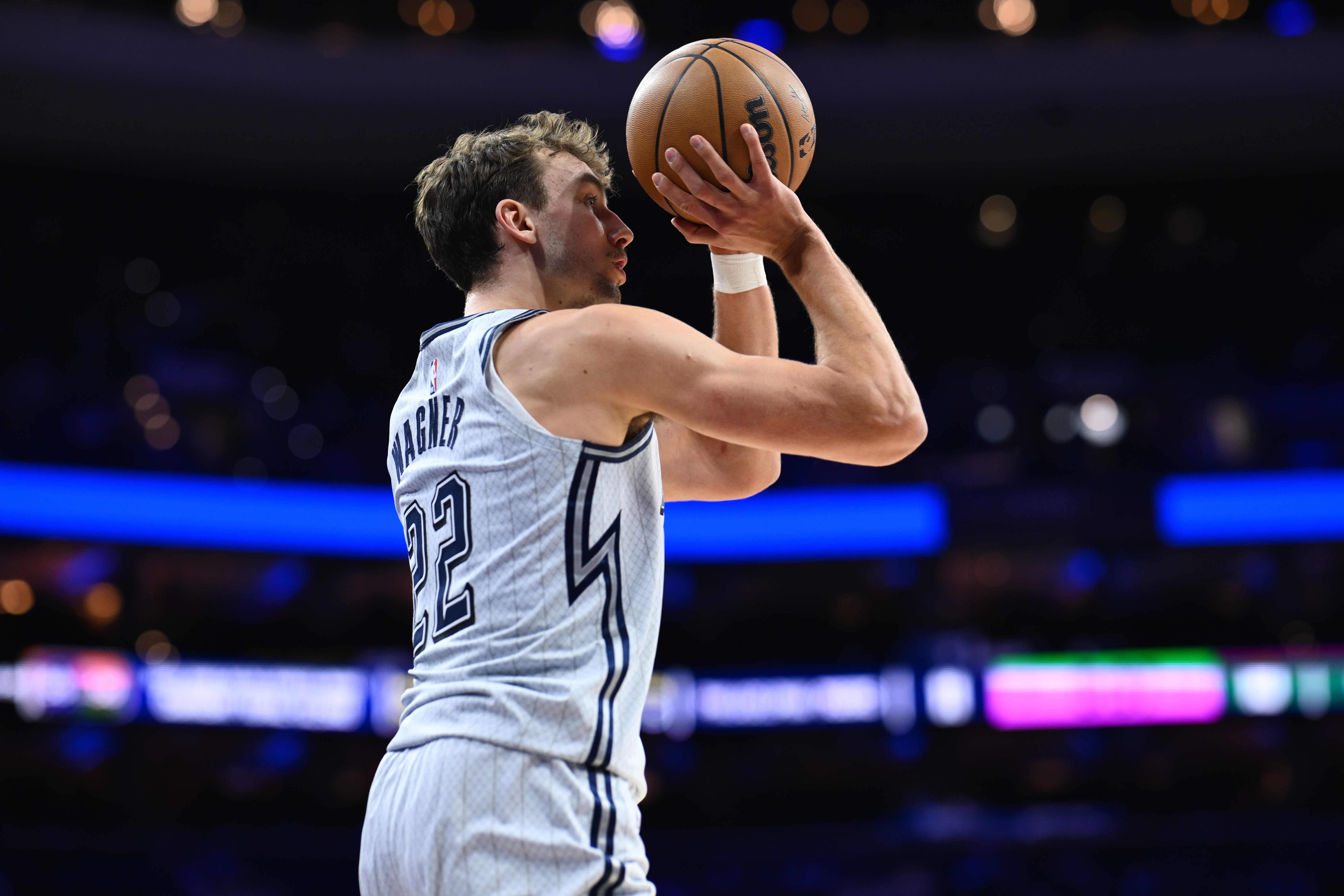  穩(wěn)定輸出！小瓦格納17中11&罰球4中4拿到27分6板5助1斷 正負(fù)值+12