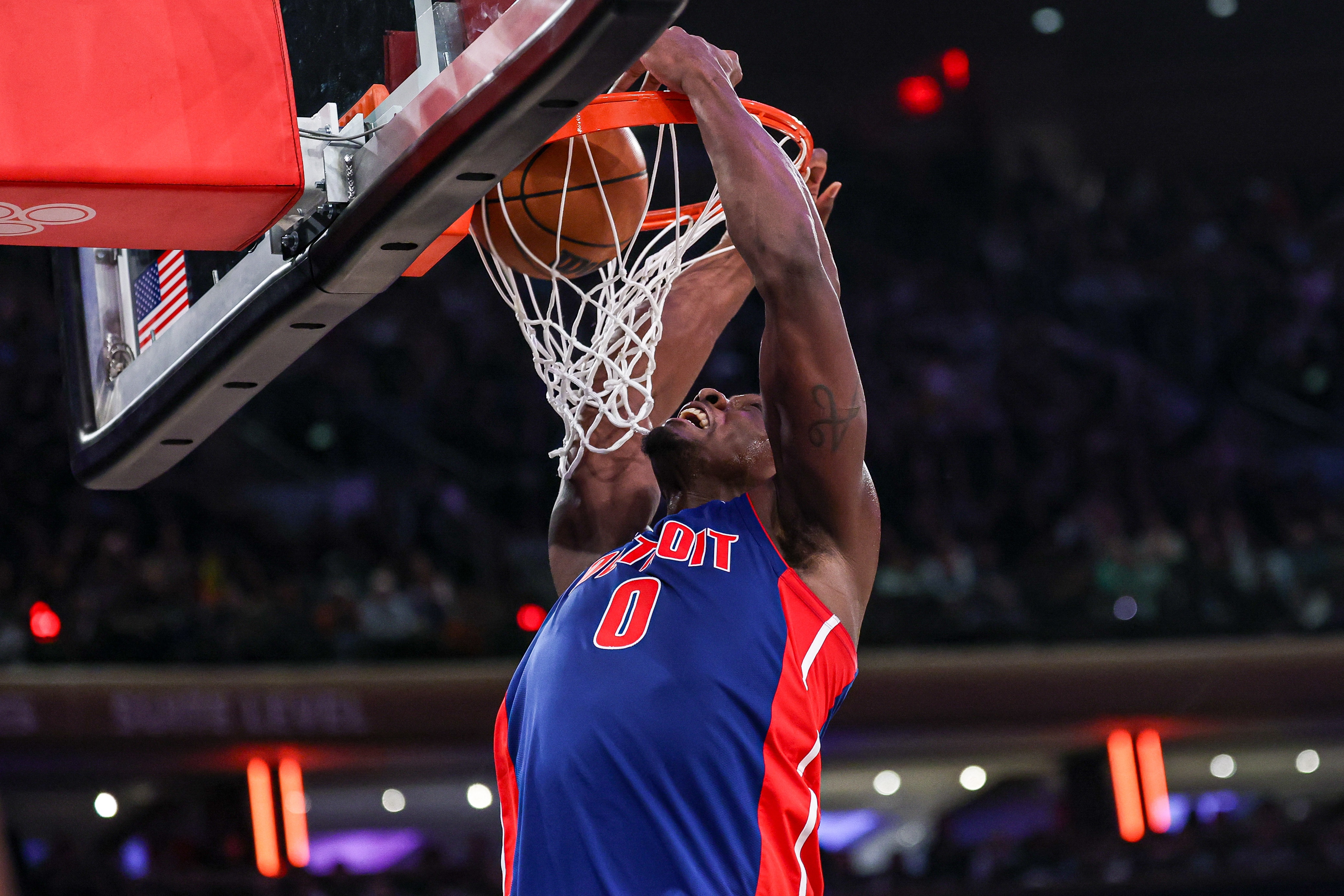  真實用！杜倫10中6拿到16分12板6助 正負(fù)值+10