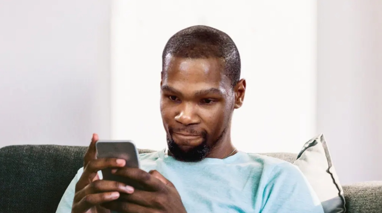  鍵來??！評論員批評杜蘭特遭網(wǎng)友狂噴：沒人尊重你 KD一一轉(zhuǎn)發(fā)