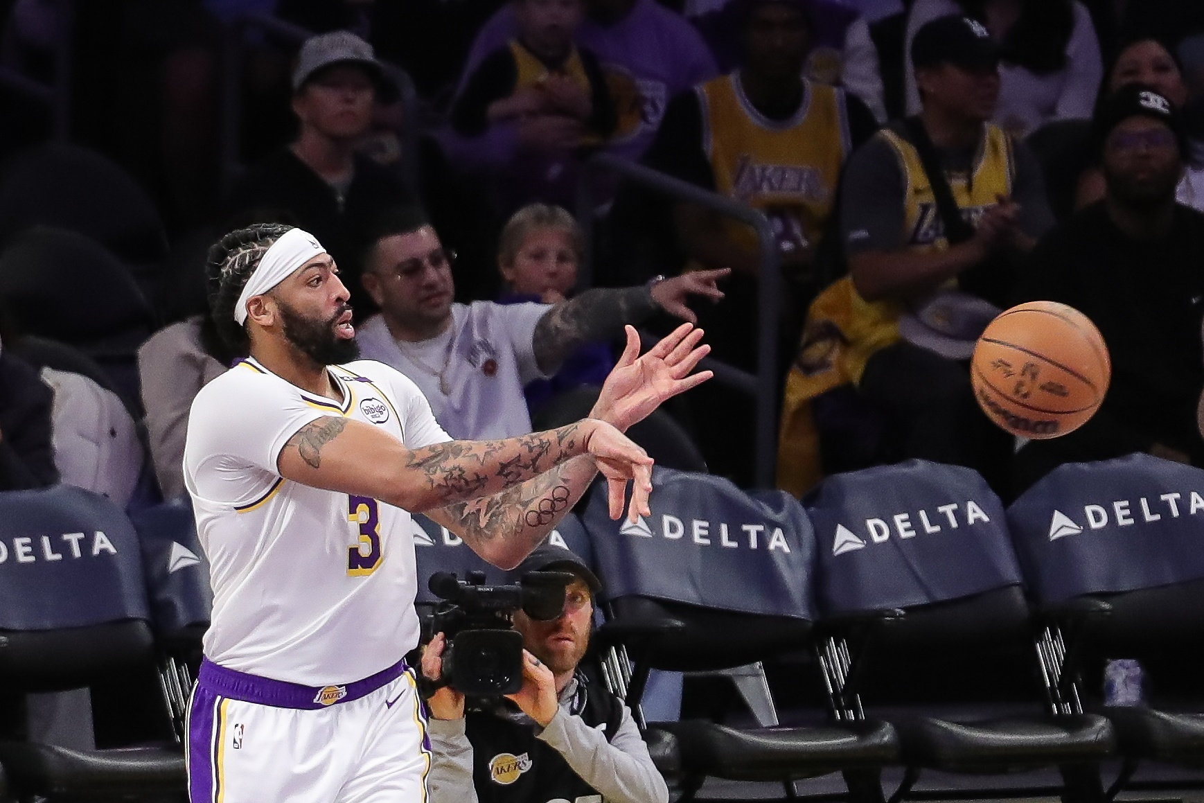  第一反應(yīng)！阿德巴約更推：是有人偷了Shams的手機(jī)嗎？