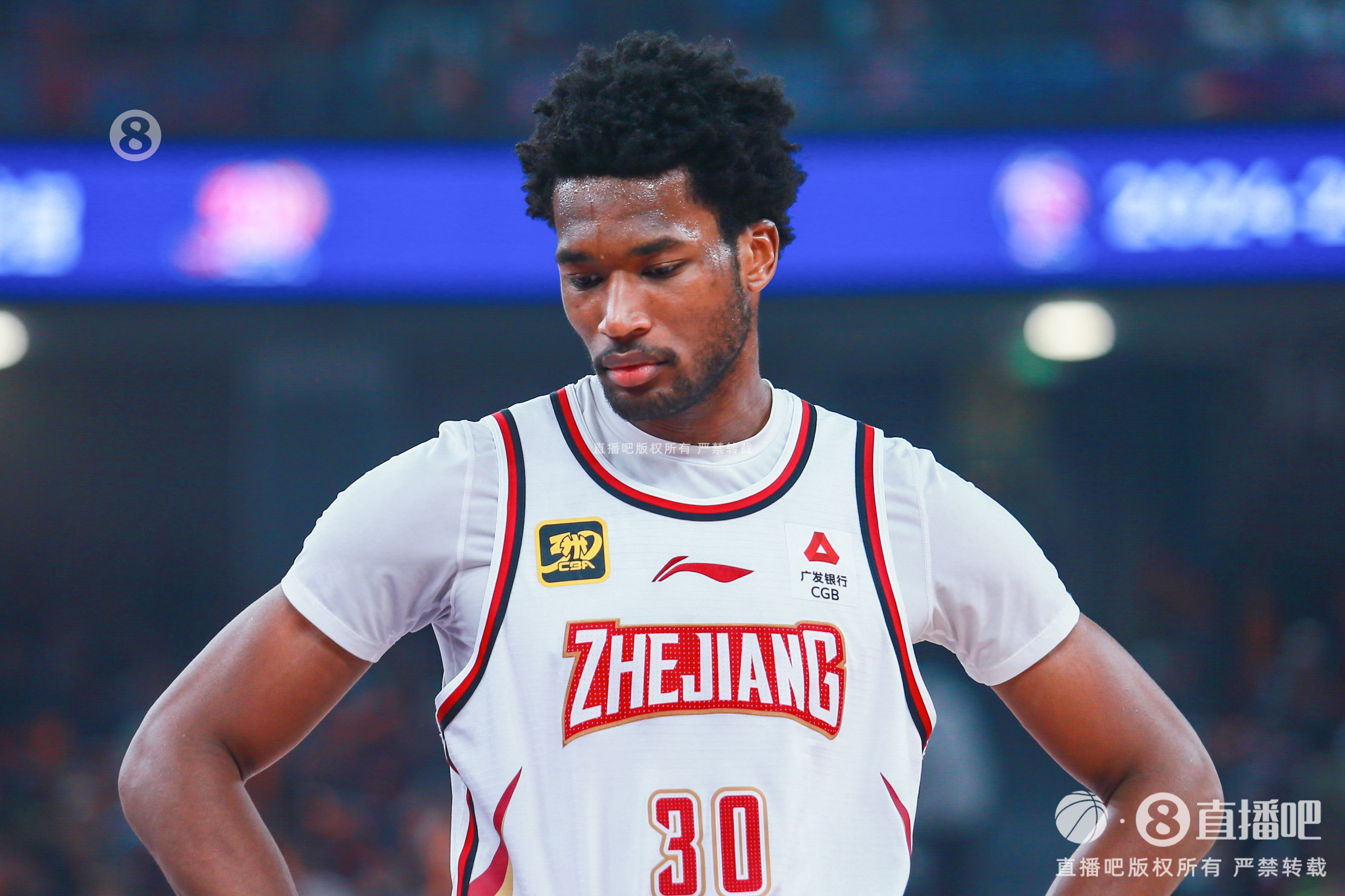  盡力了！浙江外援瓊斯出戰(zhàn)38分鐘 18中11空砍25分7籃板3助攻
