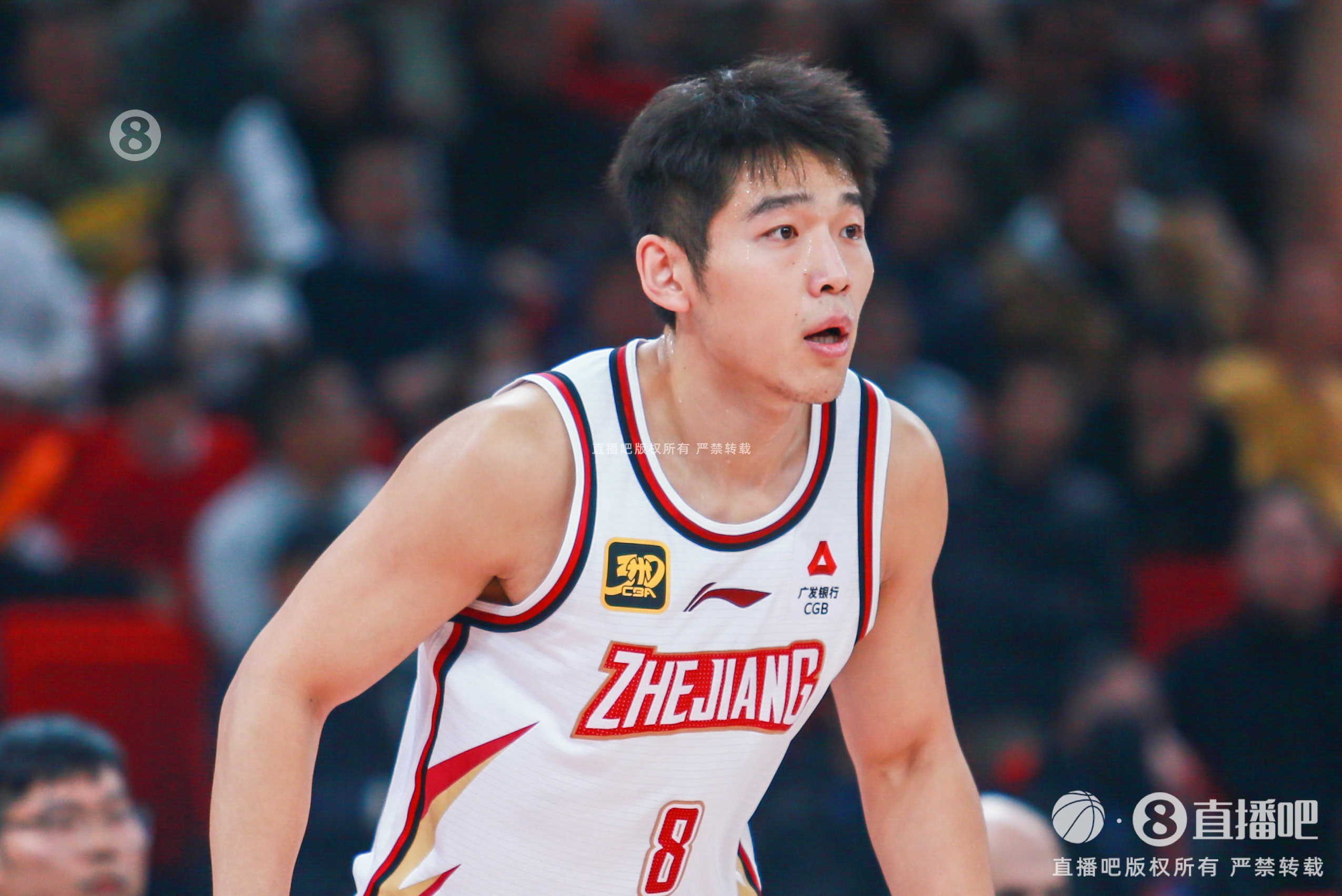  外線有譜！陸文博半場(chǎng)三分5中3貢獻(xiàn)9分 正負(fù)值+4