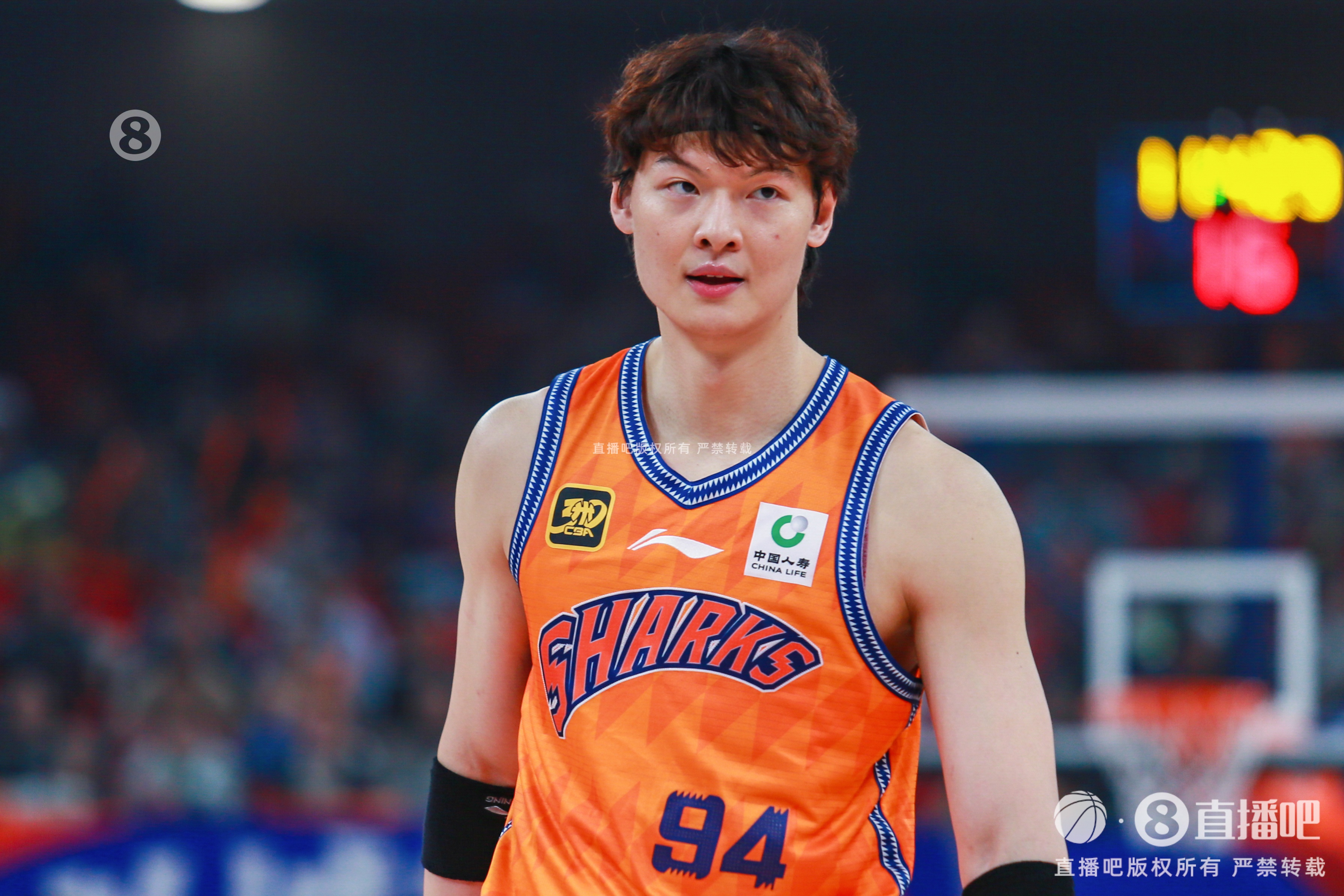  王哲林半場(chǎng)出戰(zhàn)17分鐘 10中5拿到10分4板2助&拼下3前場(chǎng)板