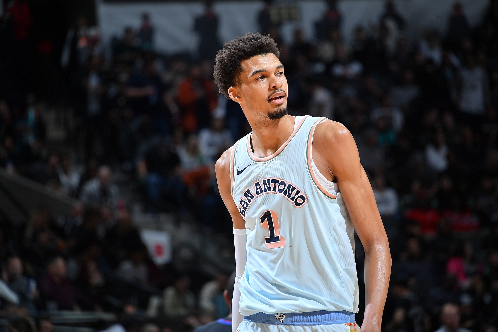  今天外線真熱呀！文班亞馬首節(jié)9分鐘 三分4投全中轟下14分5板！