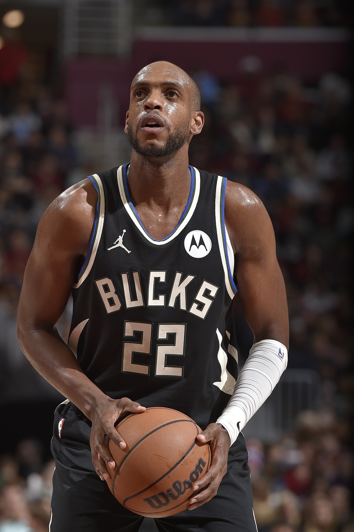  就猛了第一節(jié)！米德?tīng)栴D首節(jié)11分&后三節(jié)共9分 全場(chǎng)10中7效率不錯(cuò)