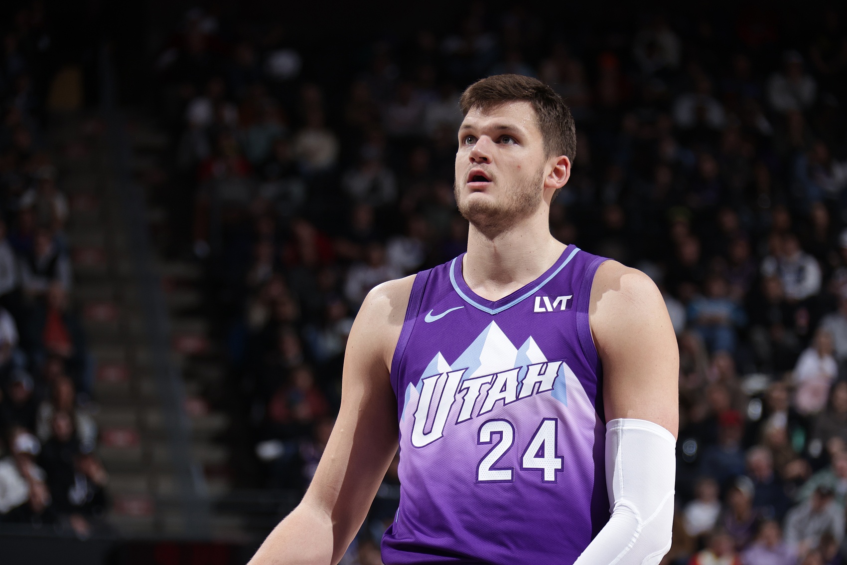  得好好練練！爵士本場(chǎng)罰球39次 丟了16個(gè)