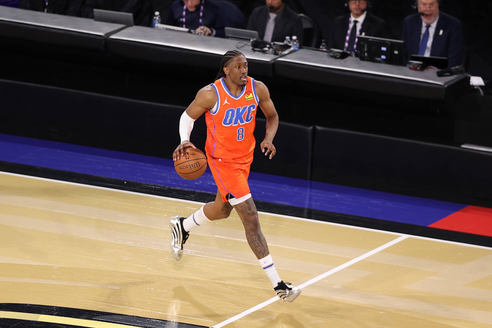  希望無大礙！杰倫威次節(jié)受傷離場(chǎng)&下半場(chǎng)未打 拿到12分2板6助