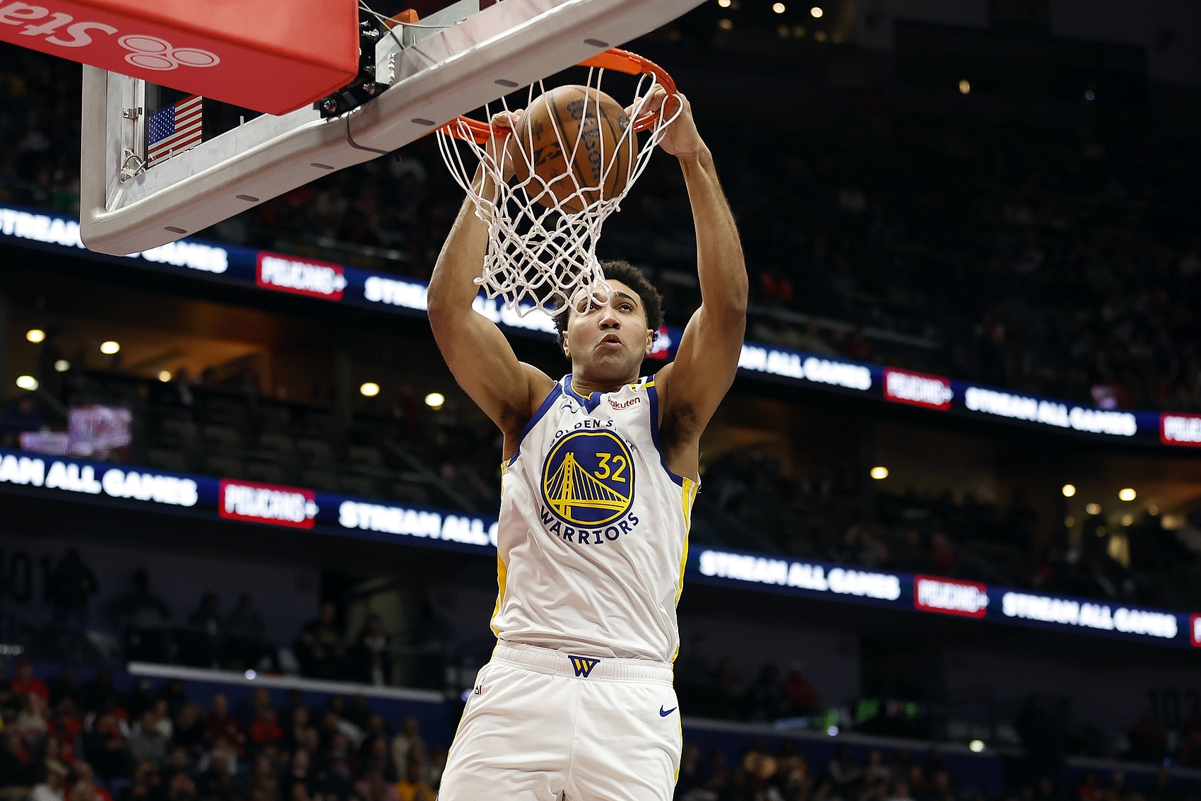  主場作戰(zhàn)！TJD登場8分鐘4投3中拿下6分 頻繁升空送扣籃