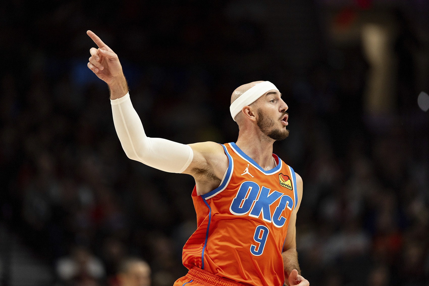  禿然的自我！卡魯索半場三分5中4拿到12分4助 正負值+17