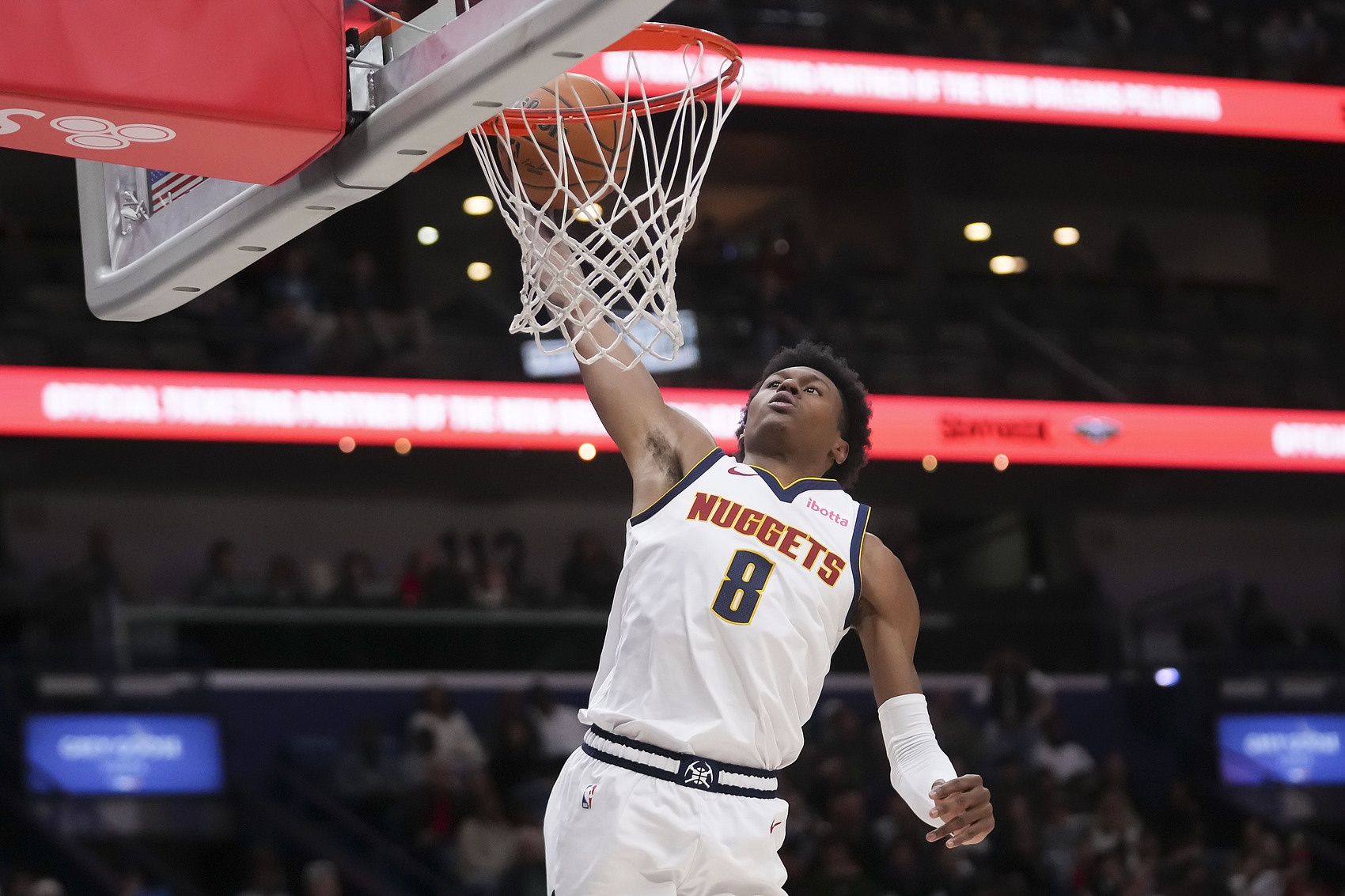  立下奇功！沃特森7中6拿到16分 三分4中4