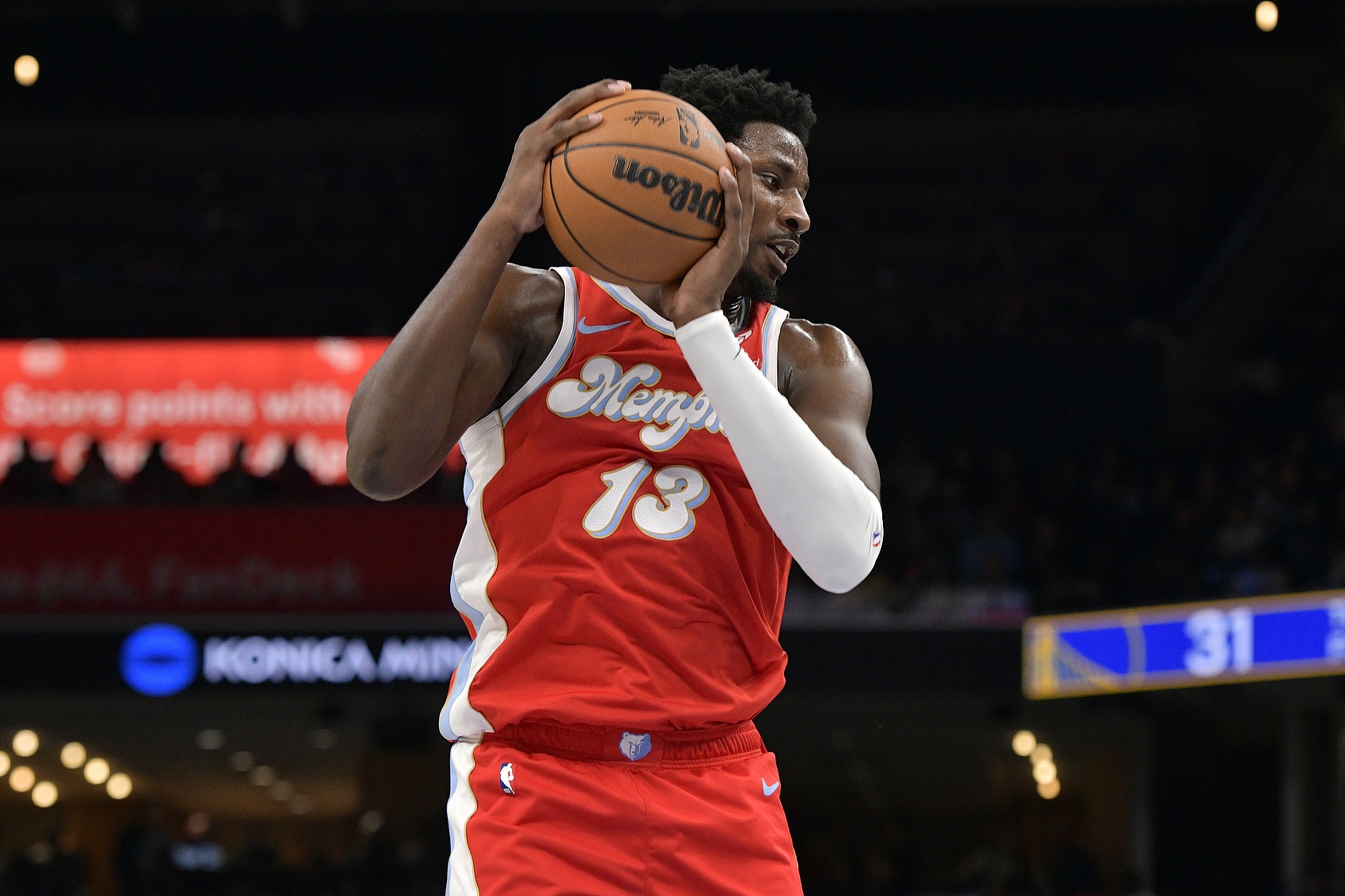  就打文班！賈倫-杰克遜半場(chǎng)12中6&罰球7中7砍21分4板 另有1斷2帽