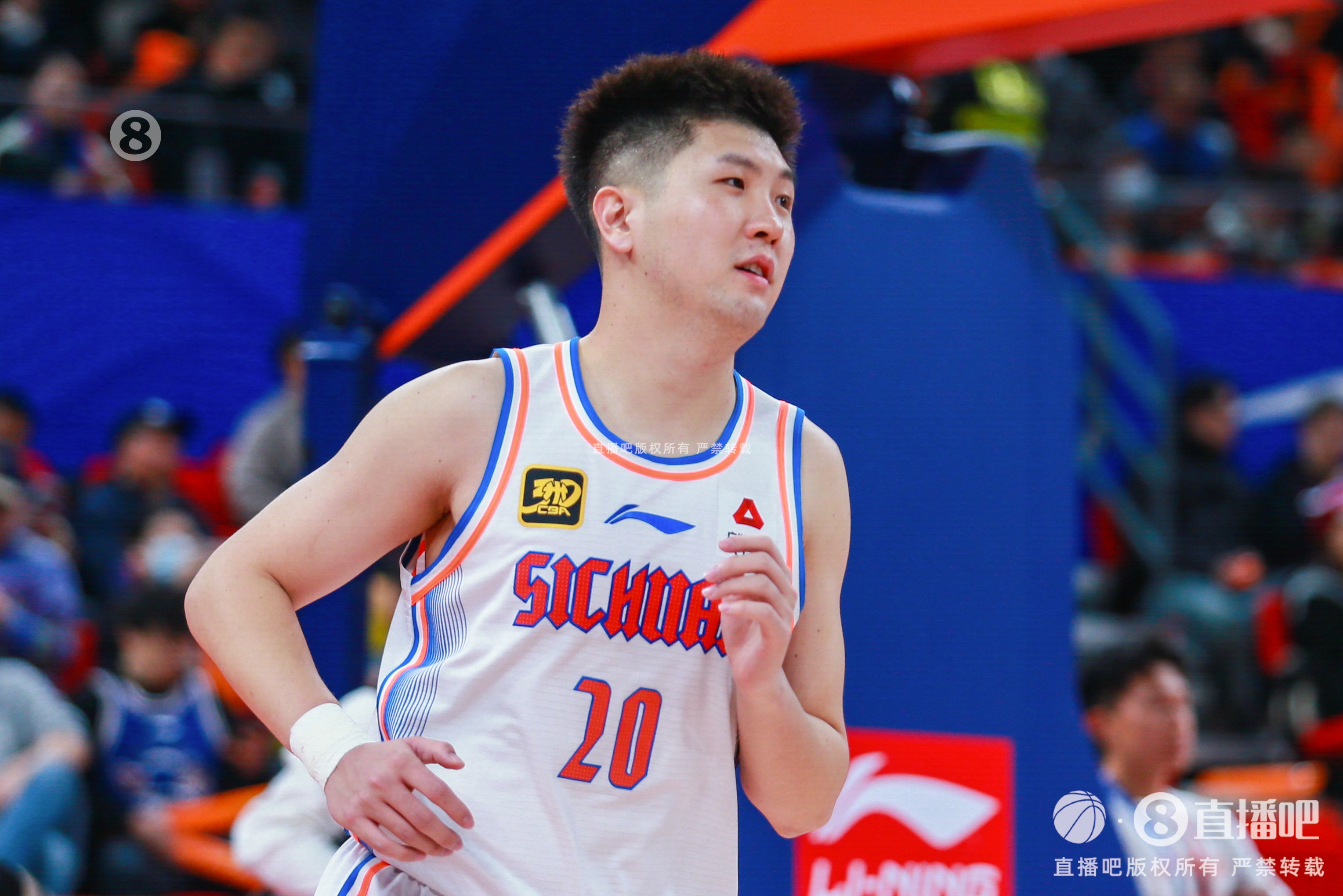  板凳匪徒！王薪凱上半場(chǎng)6投4中&三分5中3攻下11分