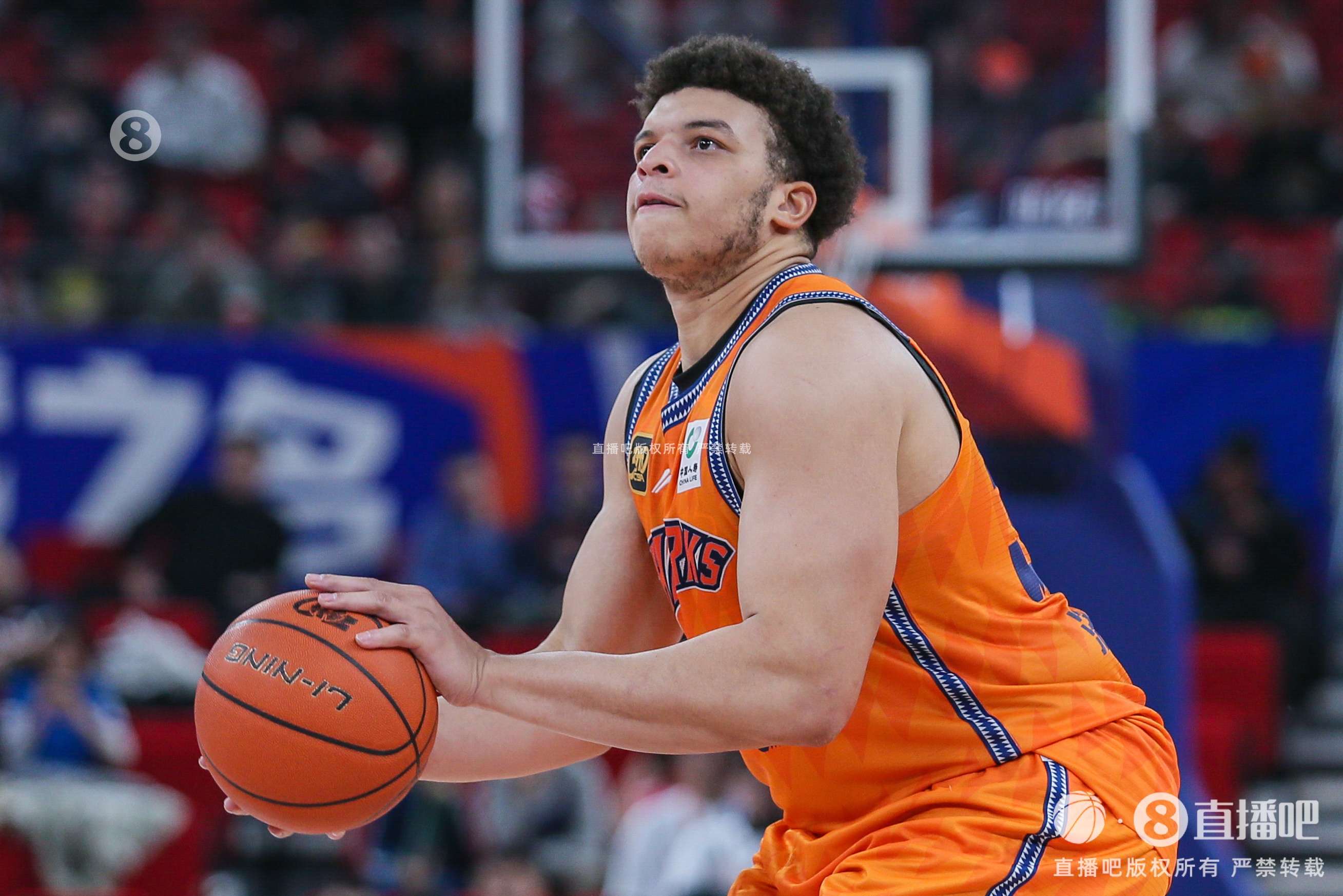  進(jìn)攻是真擋不??！洛夫頓打滿首節(jié) 9中7砍15分7板3助 有4失誤