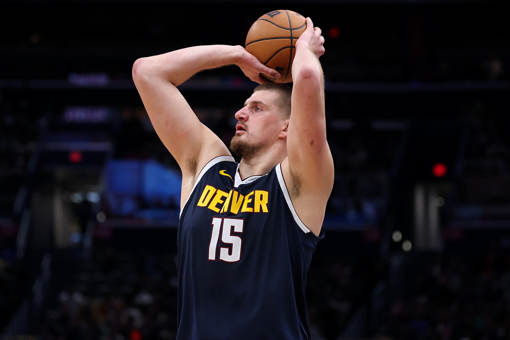  獨(dú)挑大梁！約基奇打滿首節(jié)8中6砍下13分4板2助2斷