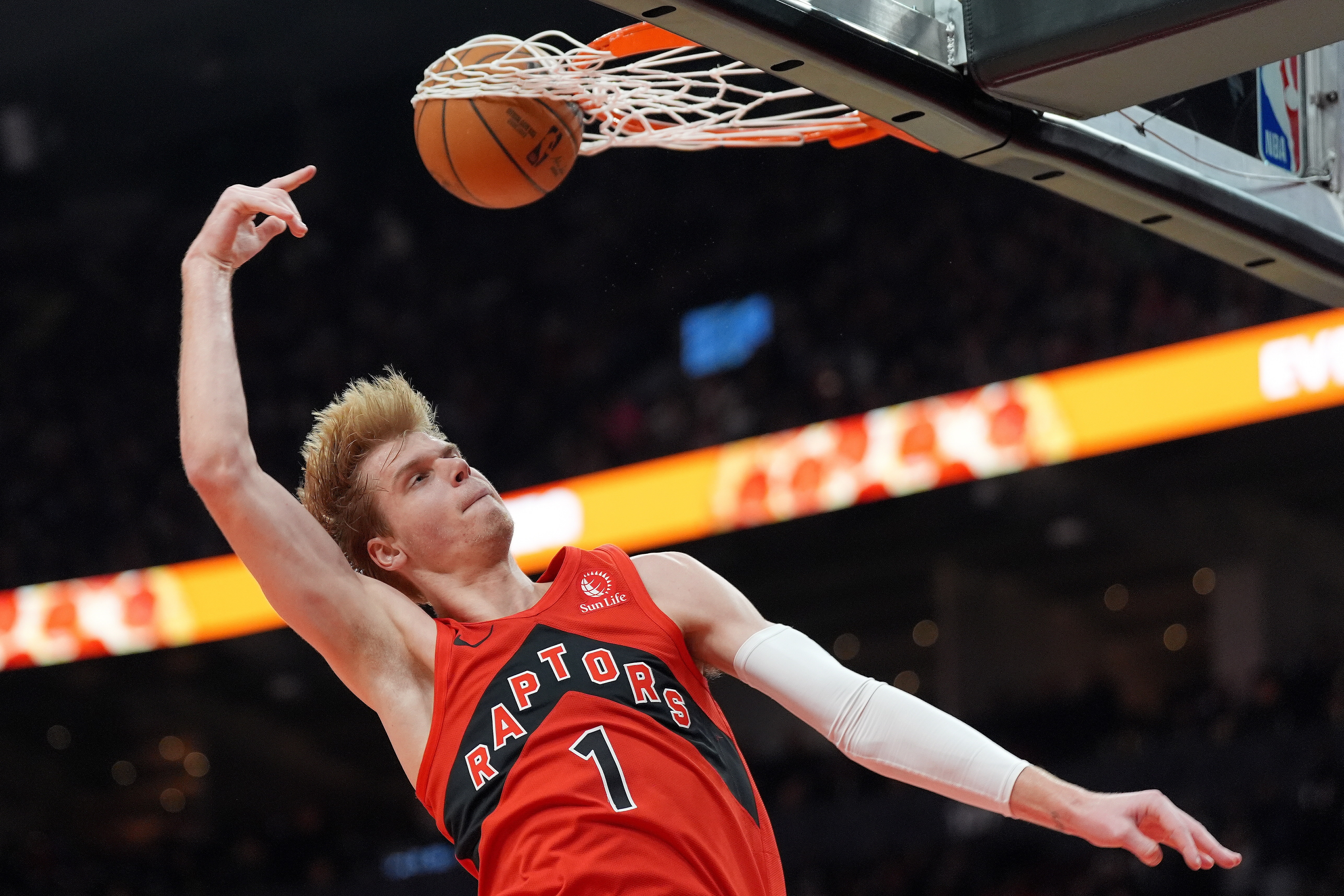  拼搶很兇！迪克手感不佳7中2得9分10板1助 貢獻(xiàn)3次搶斷