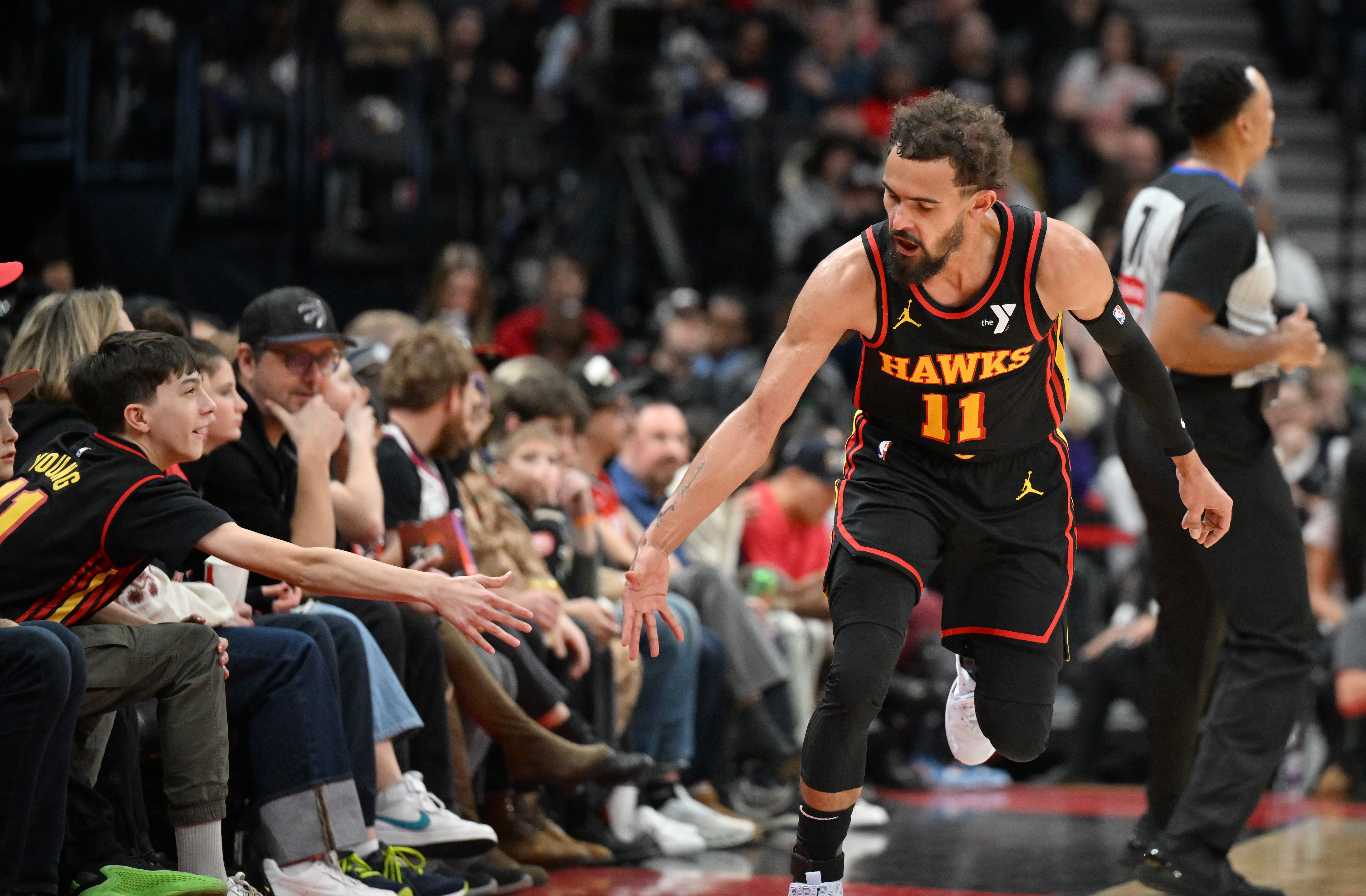  關(guān)鍵三分反超&后仰絕殺！特雷-楊16中9砍下34分9助 末節(jié)17分