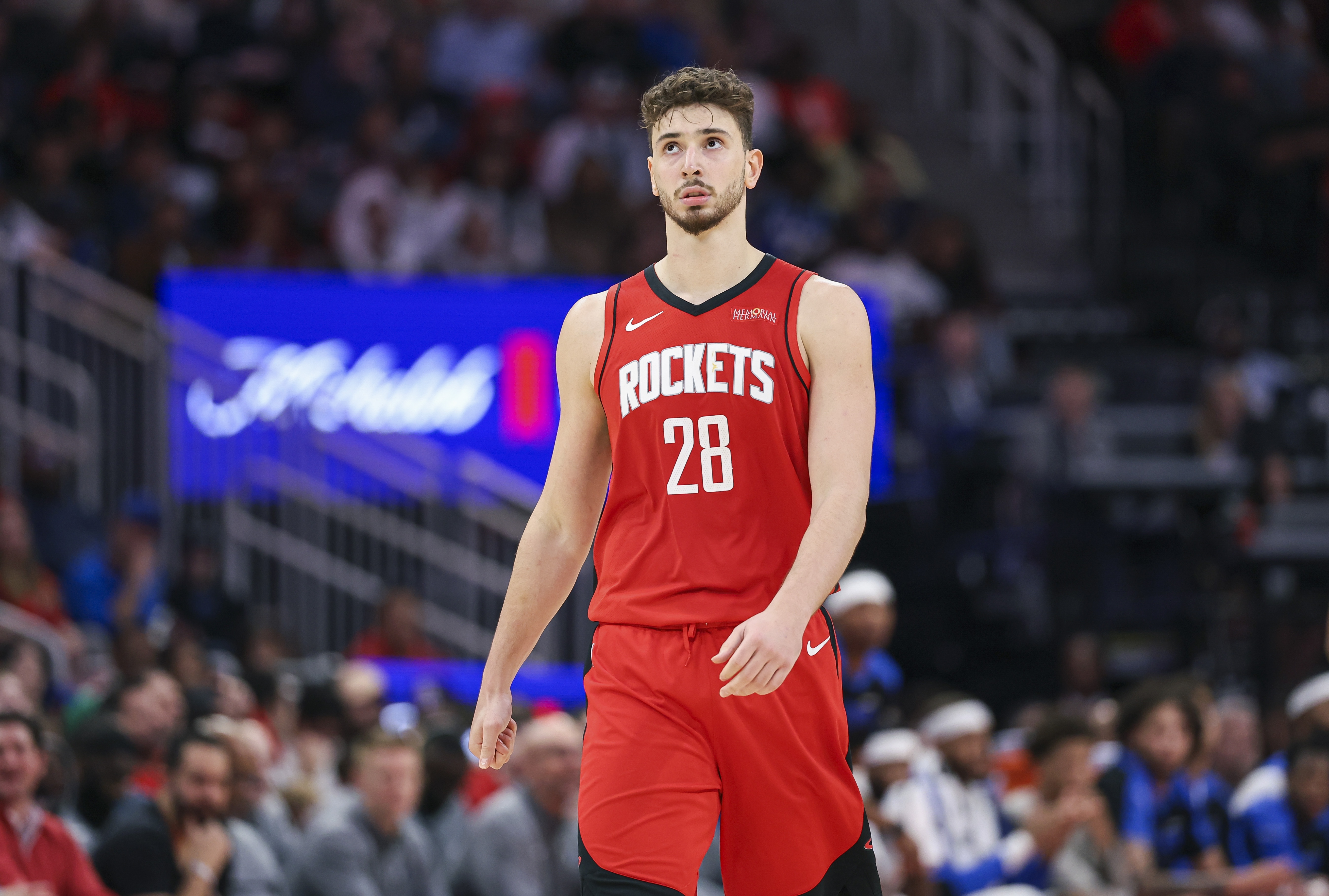  希望無礙！申京開場(chǎng)3分鐘腰部不適被換下場(chǎng)&再?zèng)]上場(chǎng) 3中0拿3籃板