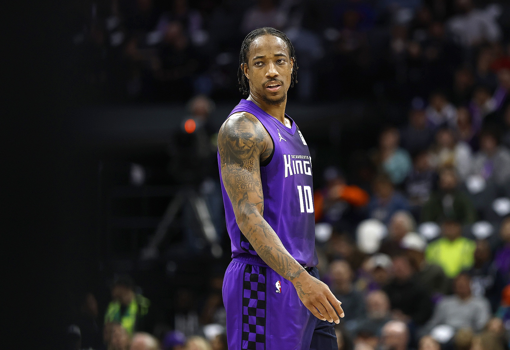  中投在線三分都鐵了！德羅贊18投8中&三分4中0 得到22分2板4助