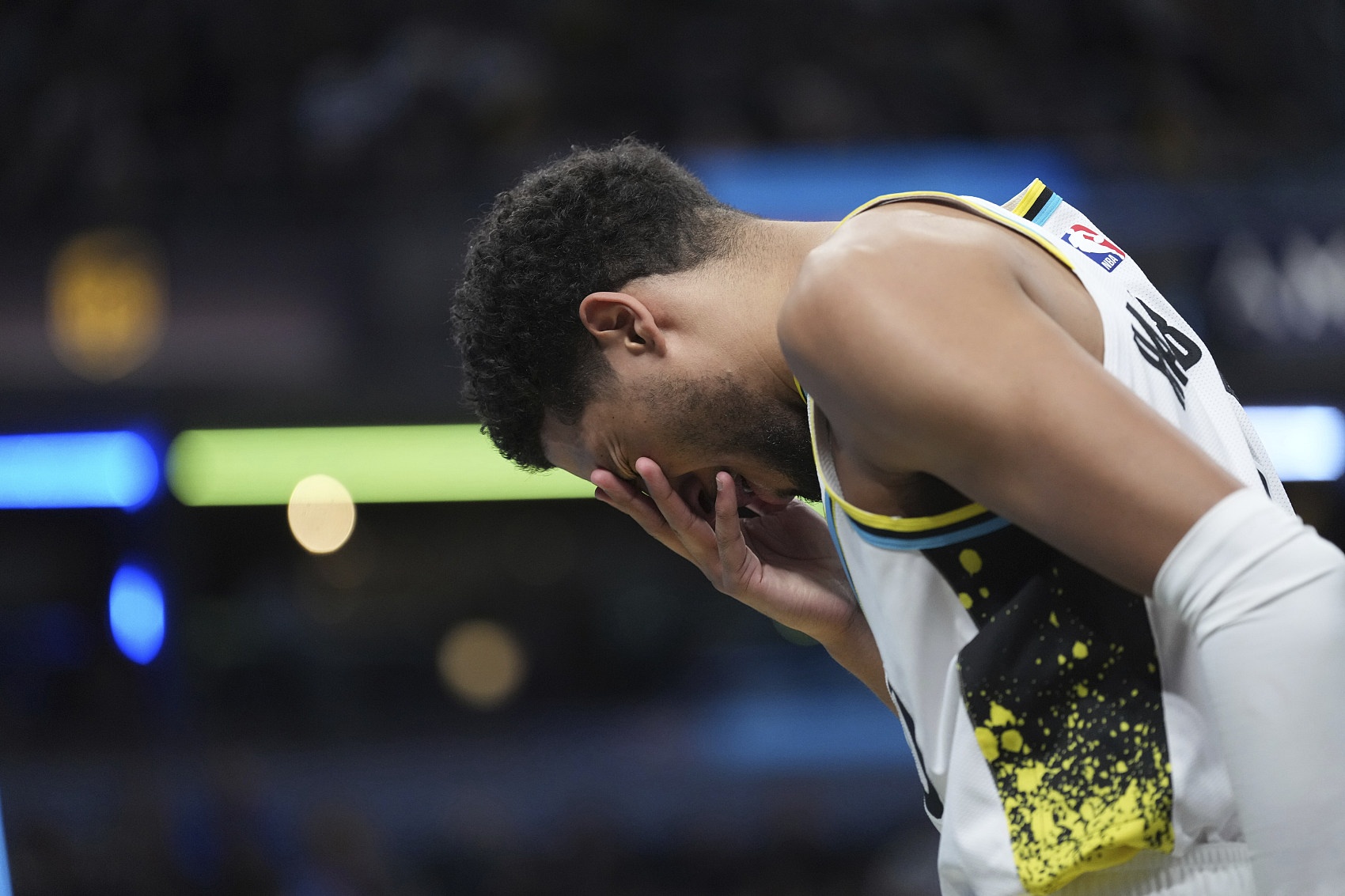  掛蛋的表現(xiàn)沒眼看！哈利伯頓25分鐘3中0沒有得分進(jìn)賬 正負(fù)值-23