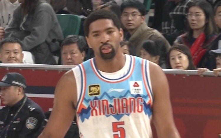  狀態(tài)出色！勞森首節(jié)打滿10分鐘5中4高效拿到11分2板1斷