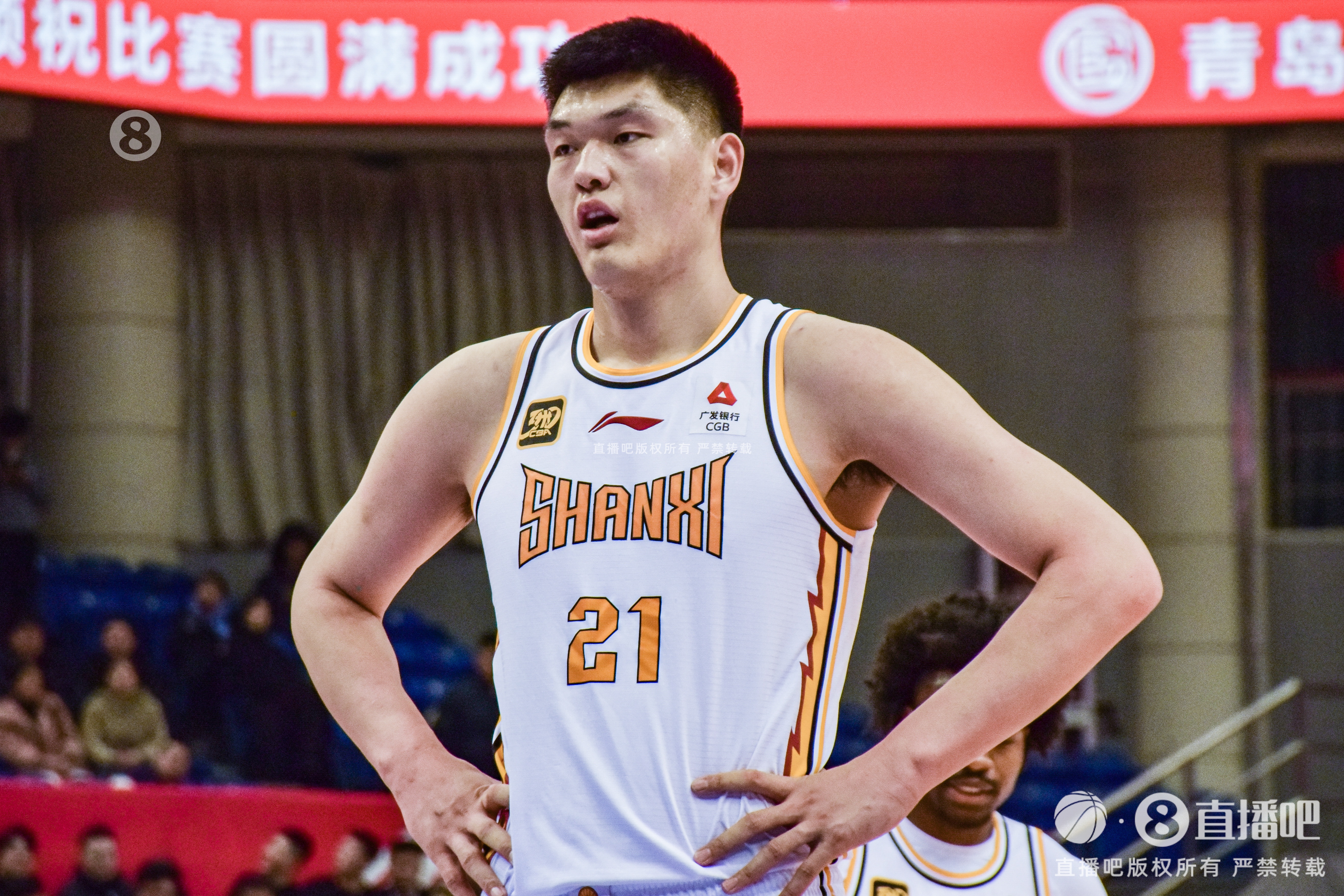  進(jìn)化了！劉傳興半場(chǎng)7中5&三分3中2 拿下12分3籃板助隊(duì)建立領(lǐng)先