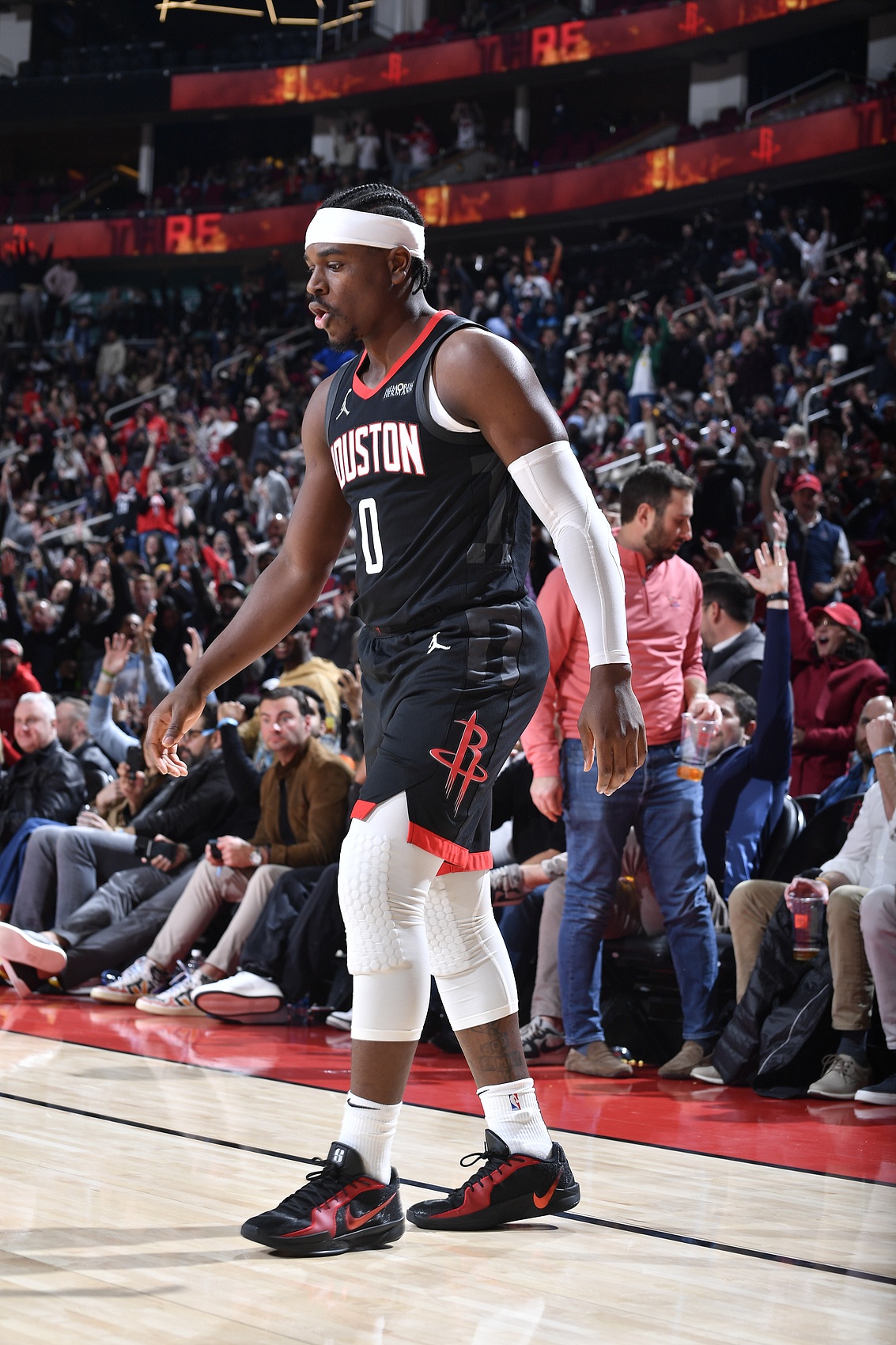  攻防俱佳掀起反撲！阿隆-霍勒迪21中10平生涯紀(jì)錄25分外加8板4助