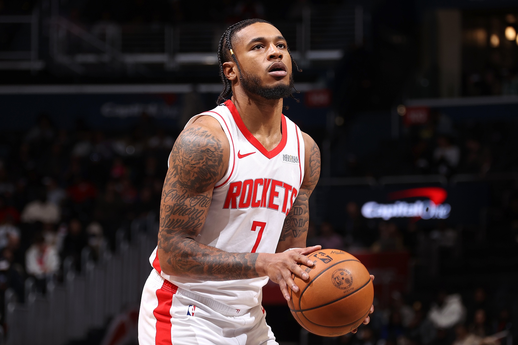  虎虎生風(fēng)！惠特摩爾19中10 空砍全隊(duì)最高27分另11板3助2斷2帽