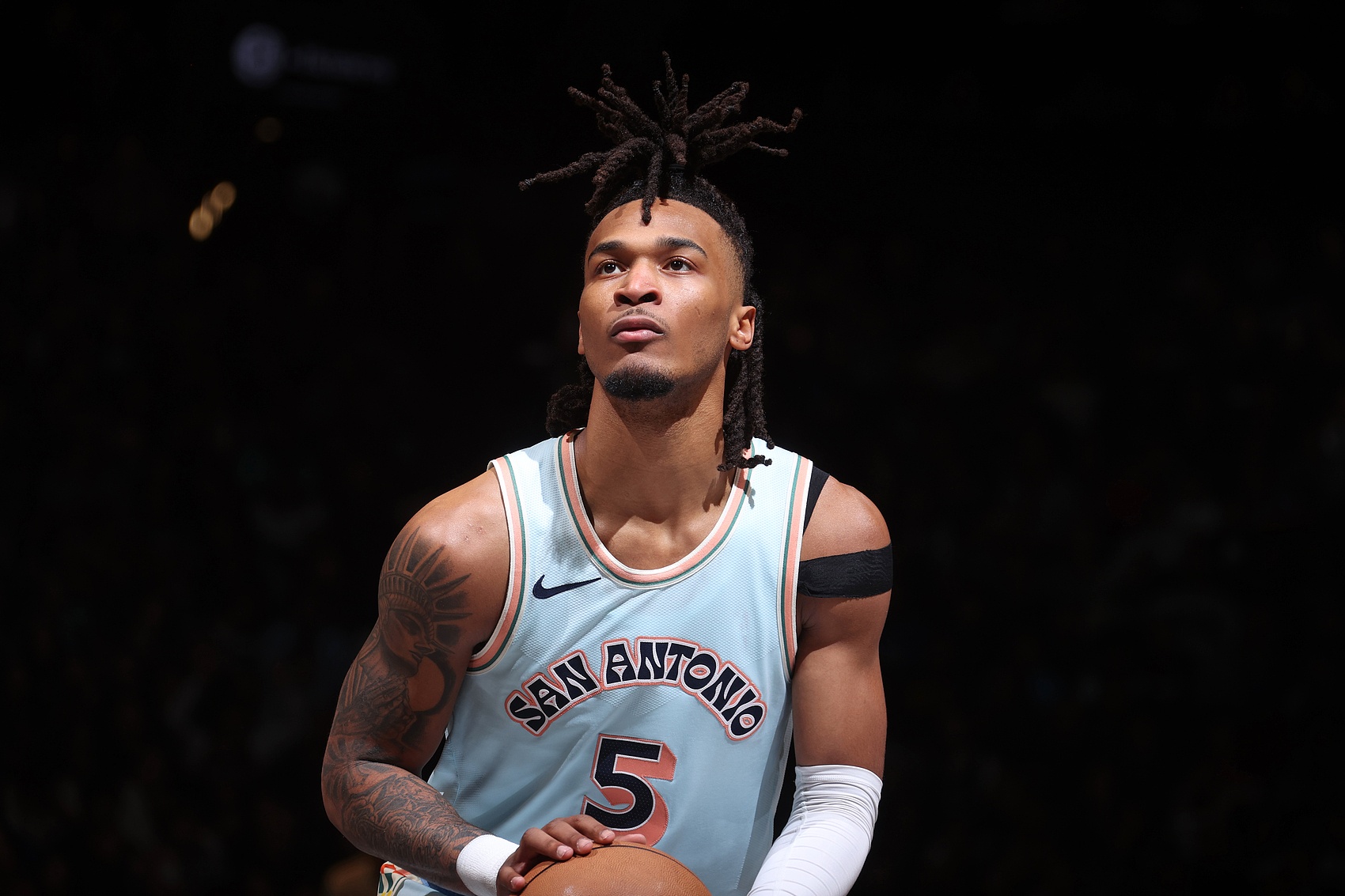  值得培養(yǎng)！卡斯爾17中9拿下21分6籃板5助攻