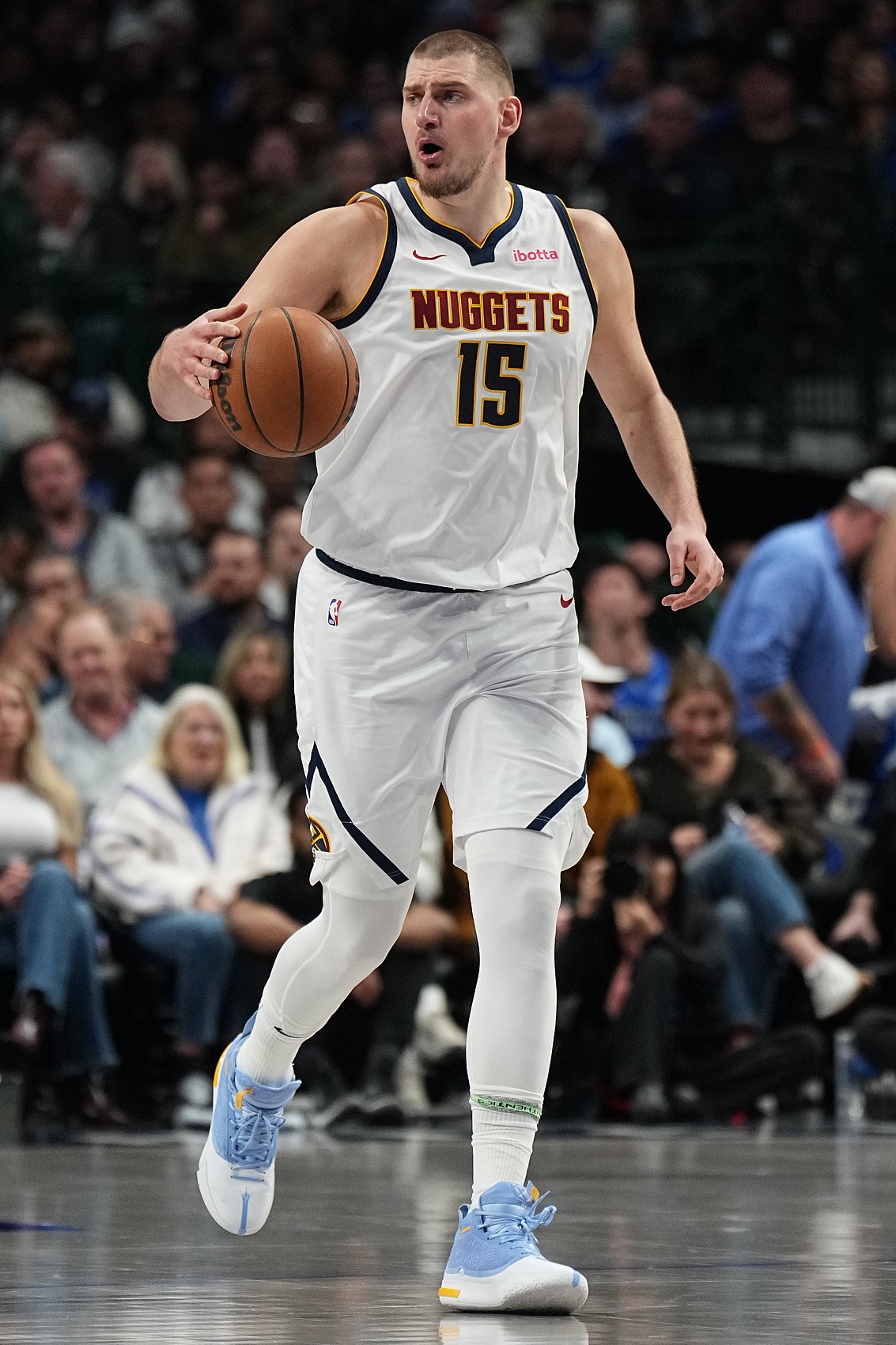  打球太容易！約基奇打滿首節(jié)5中4獨得12分7板5助 正負值+7