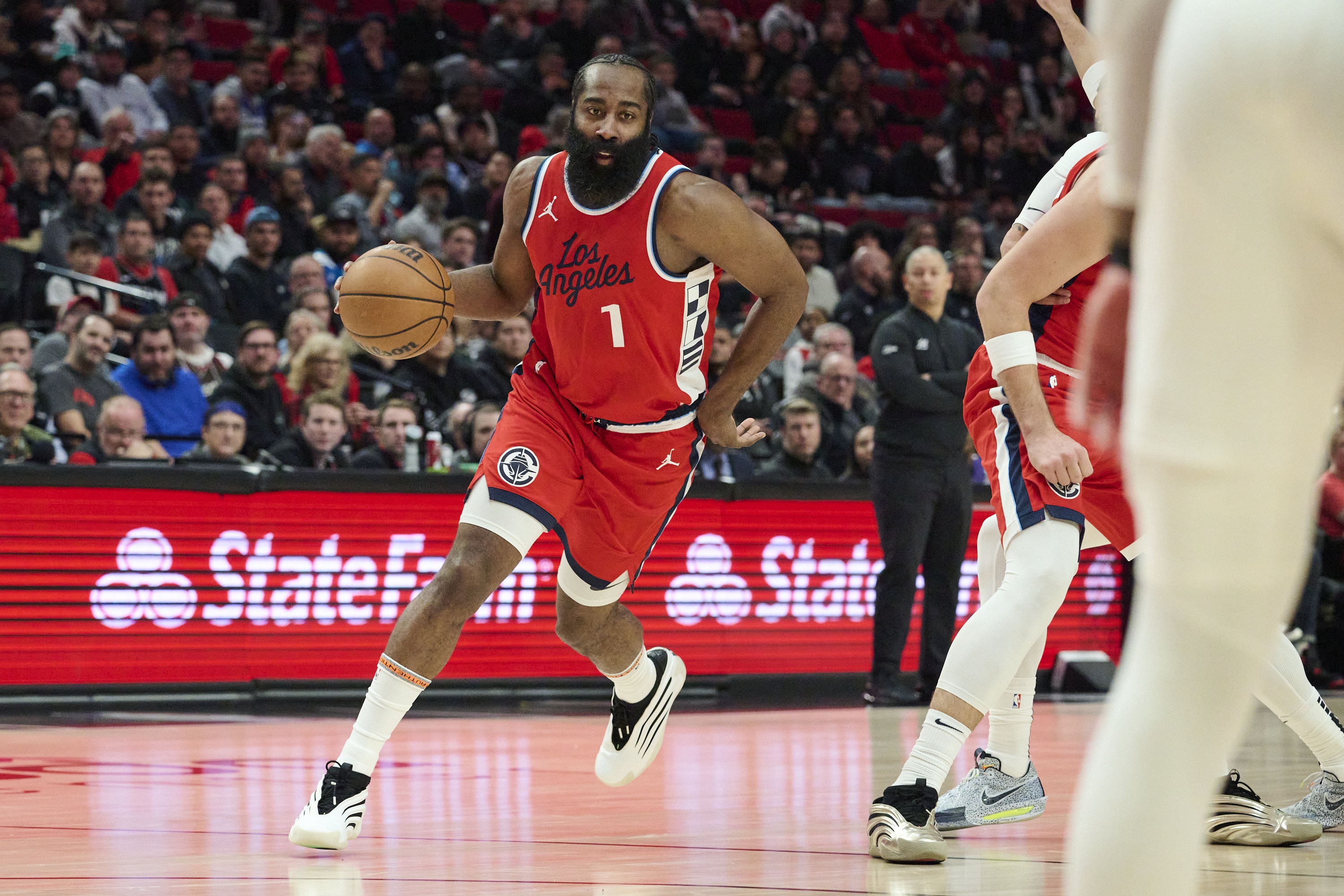  哈登命中率低不配全明星？船記反駁：要看比賽 別光看數(shù)據(jù)