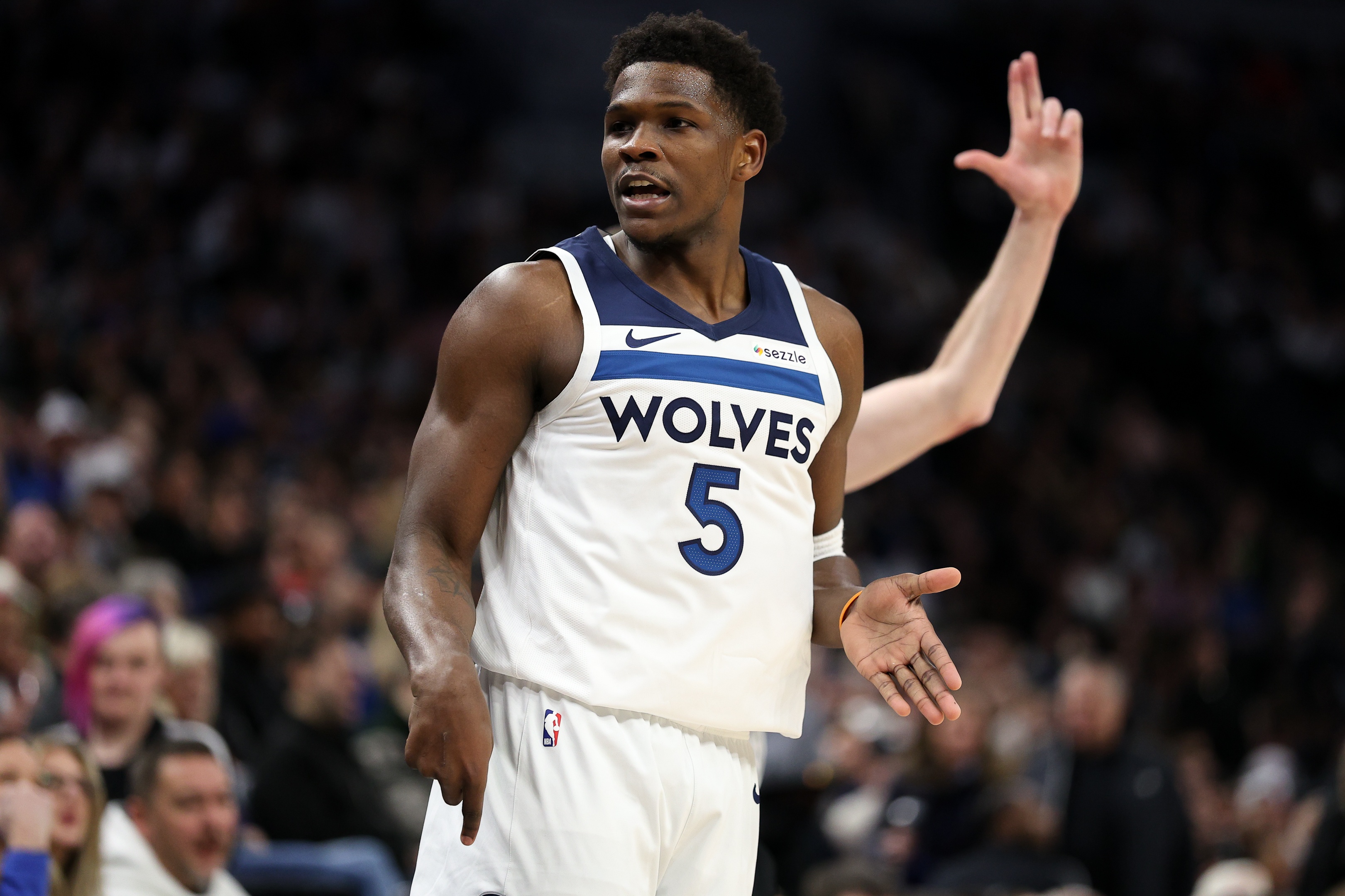  當家球星關鍵時刻被按冷板凳近6分鐘！華子關鍵兩防救贖自己！