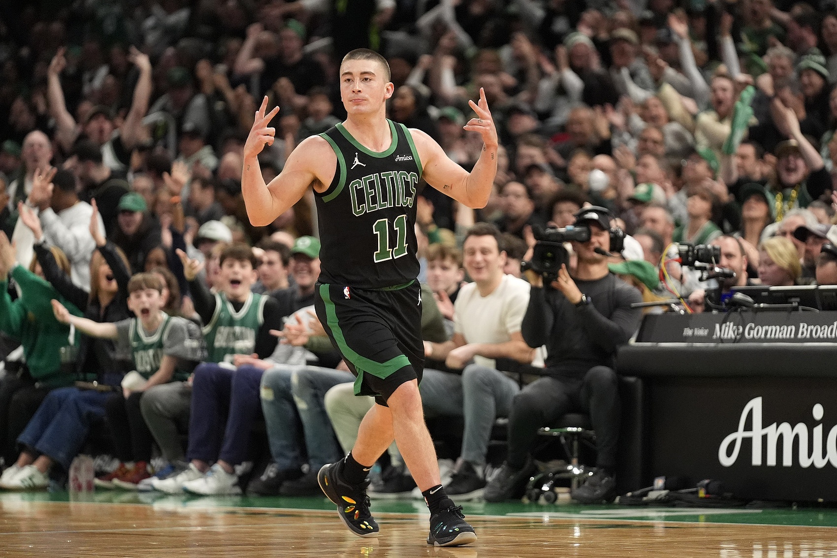  命中率42.2%！美記：聯(lián)盟聯(lián)系普理查德參加三分大賽 但他拒絕了