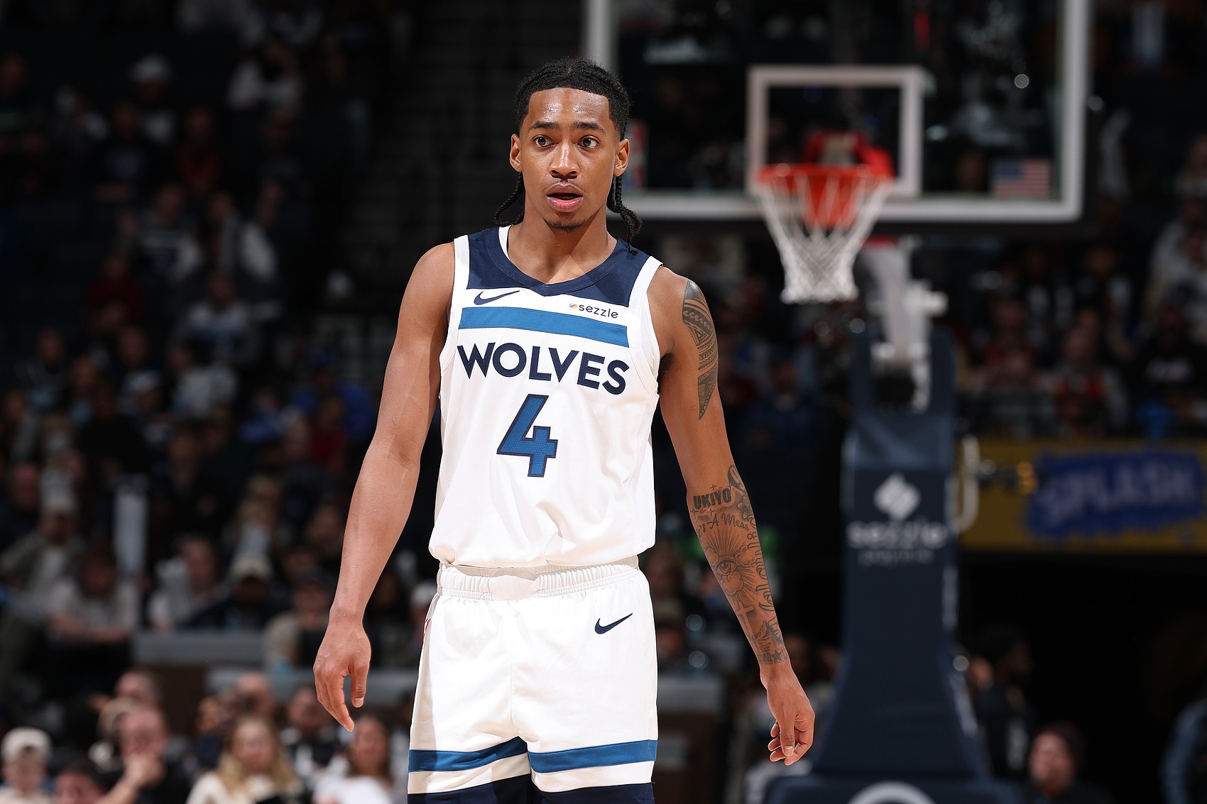  今天很高效！迪林厄姆11中8得到19分8助1斷 三分5中3